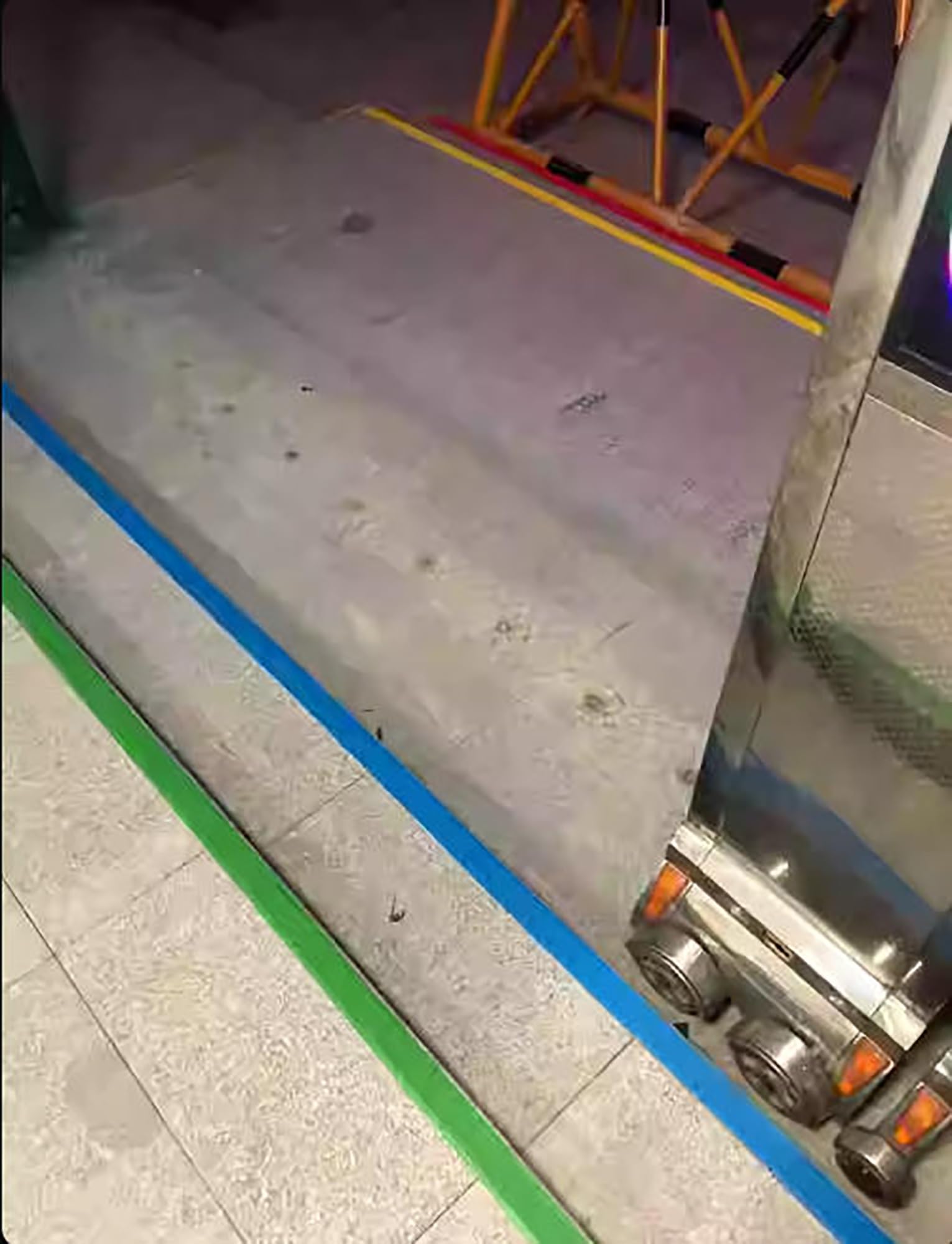 Winylowy ochraniacz krawędzi schodów, samoprzylepny bieżnik do płytek, drewna, metalu, stopni betonowych, szerokość 40 cm