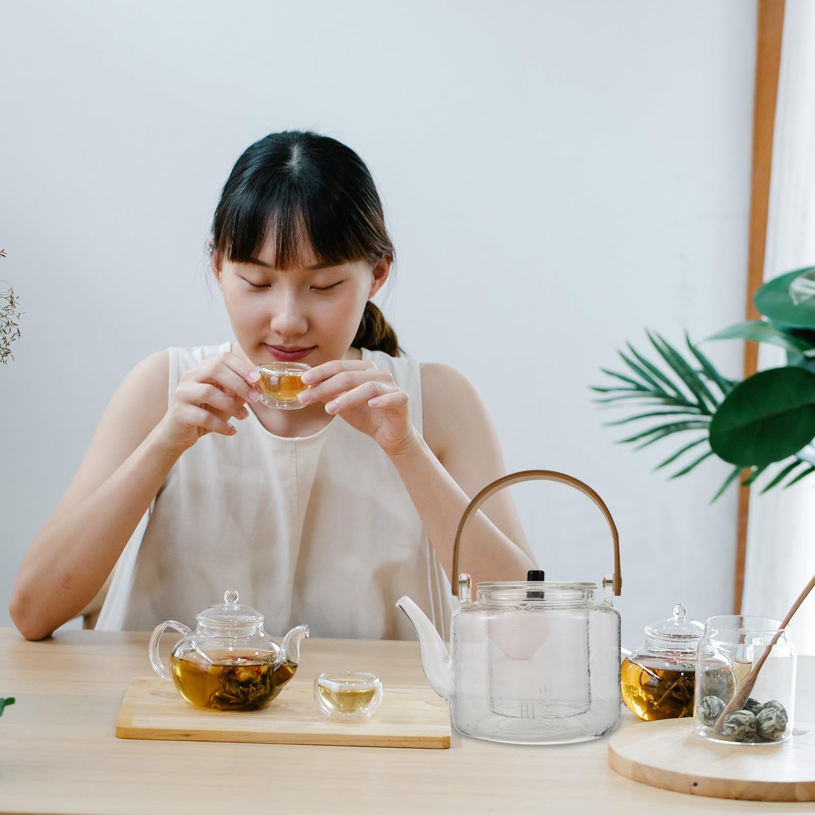 Tetera Doméstica de Vidrio Pequeña Mango Antiescaldaduras, Ligera y Resistente para Calentar Agua de 1000ml, Adecuada para Aficionados al Café y Té Negro