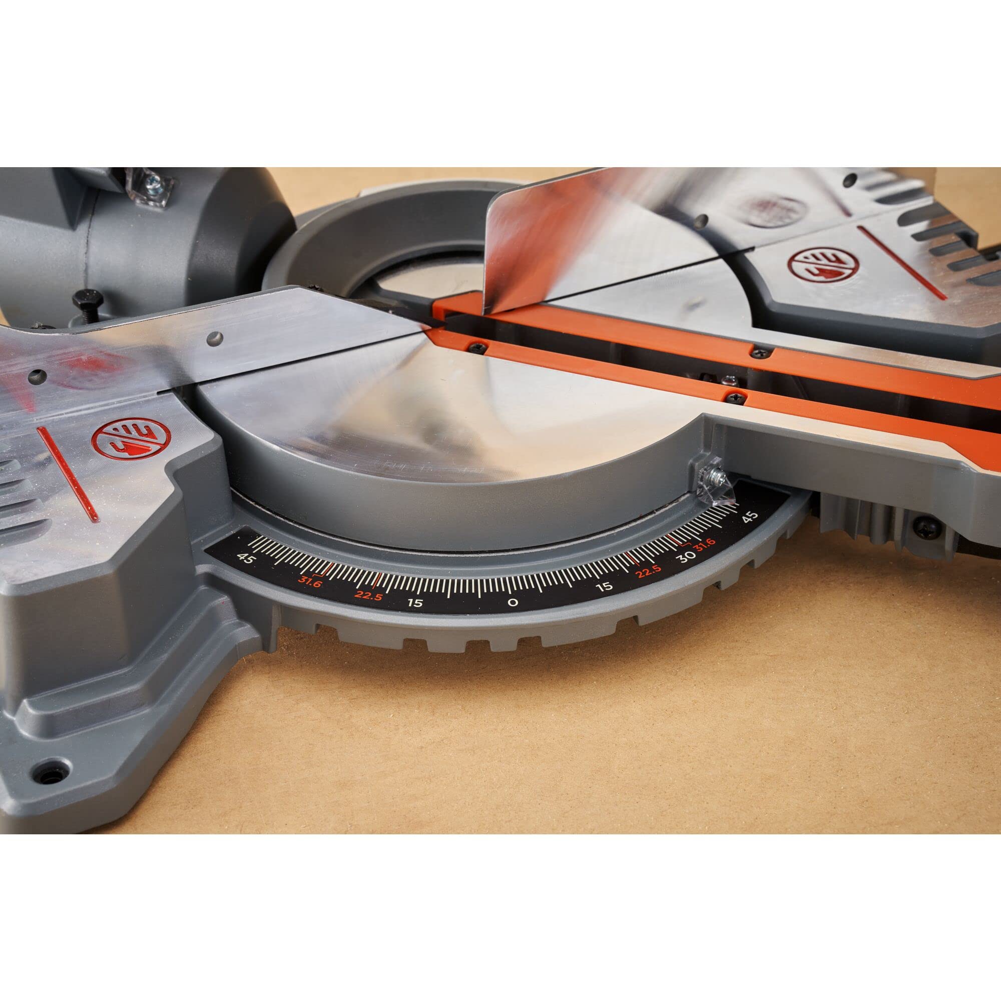 BLACK+DECKER Sierra Ingletadora Compuesta de 1500W, BES702-QS