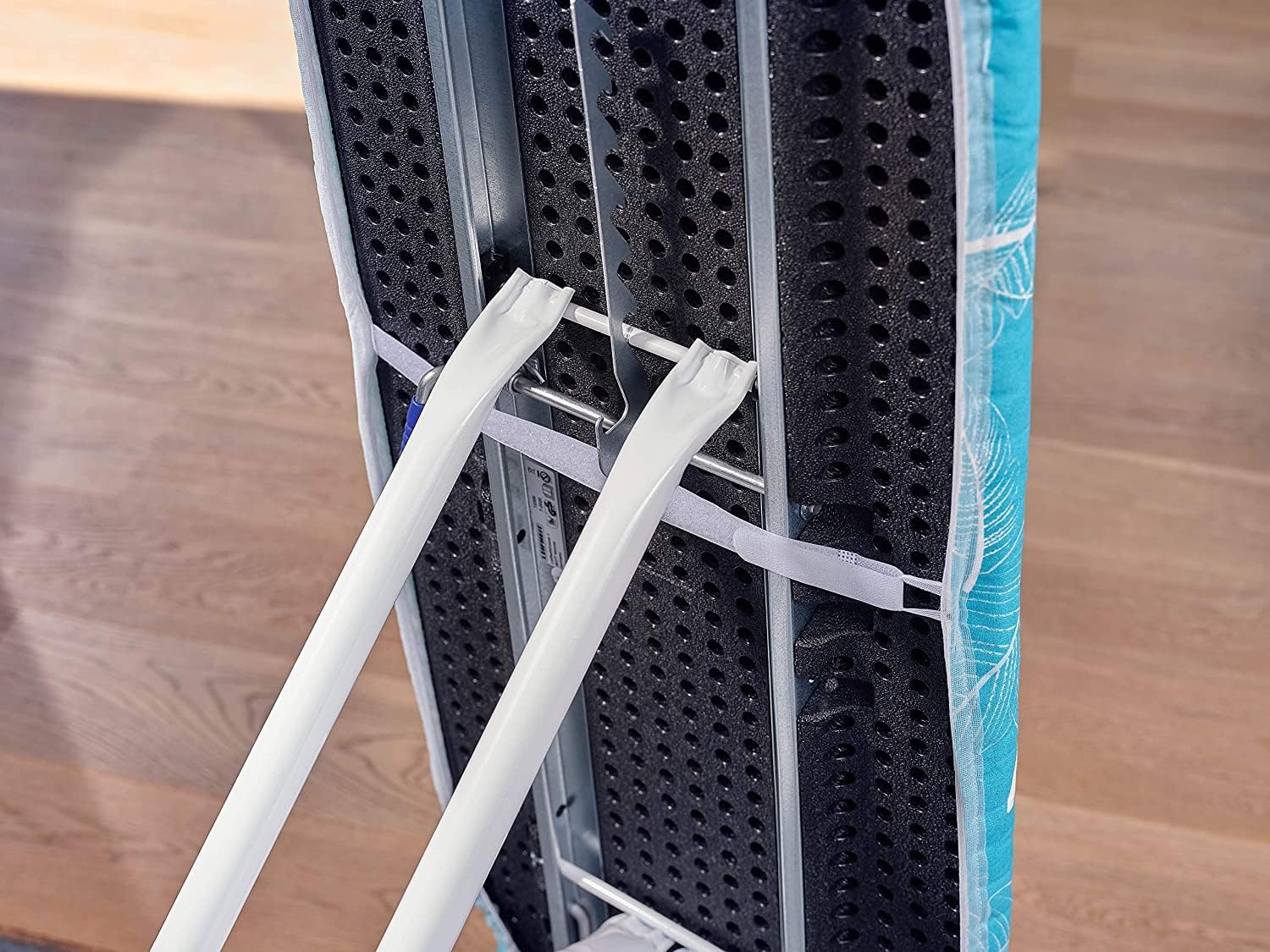 Leifheit Ironing Board Cover Thermo Reflect M, Iron Board Cover, max. 125 x 40 cm, Butterflies Blue