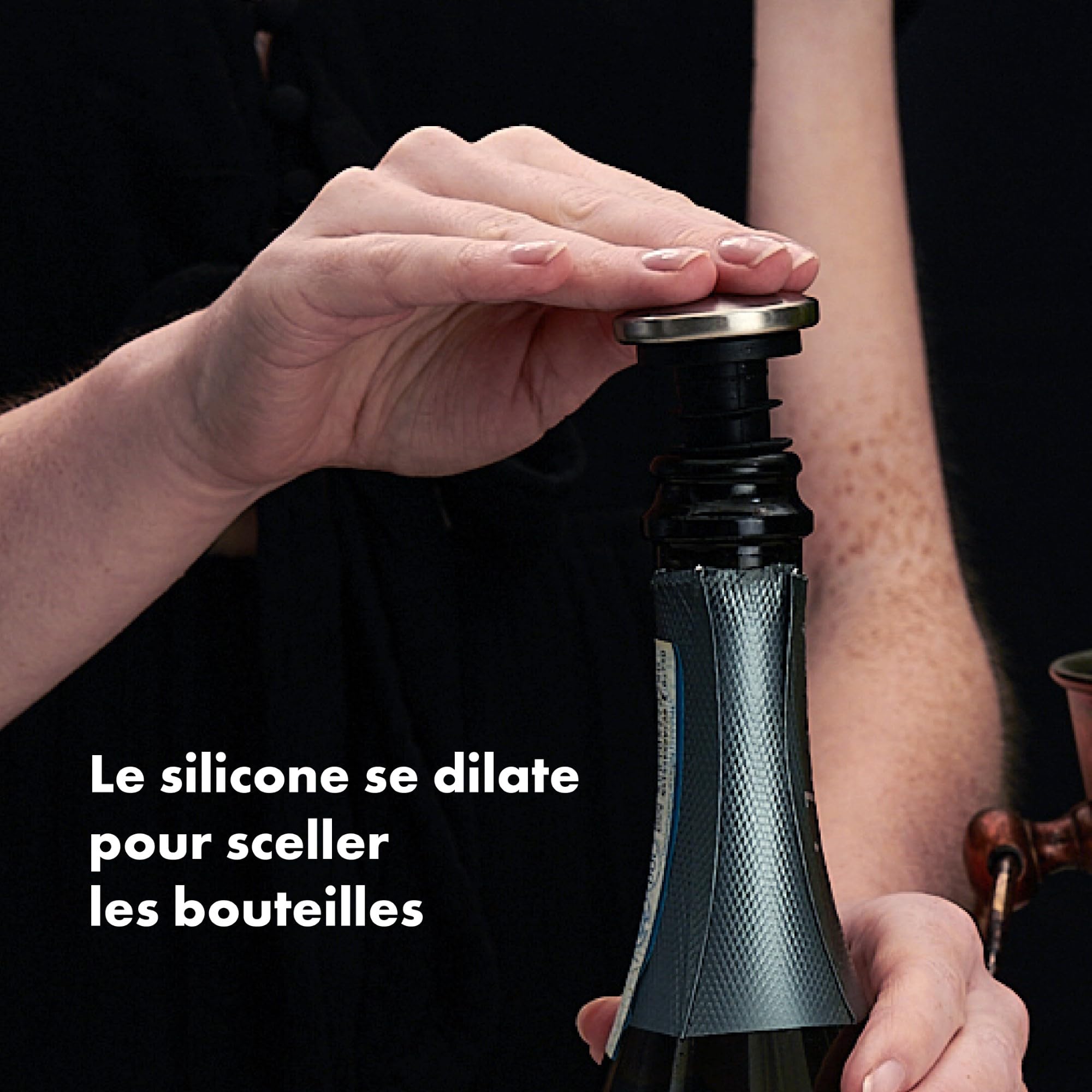 Un Bouchon De Carafe De Boule Lisse En Verre De Couleur Verte 9,65 Cm