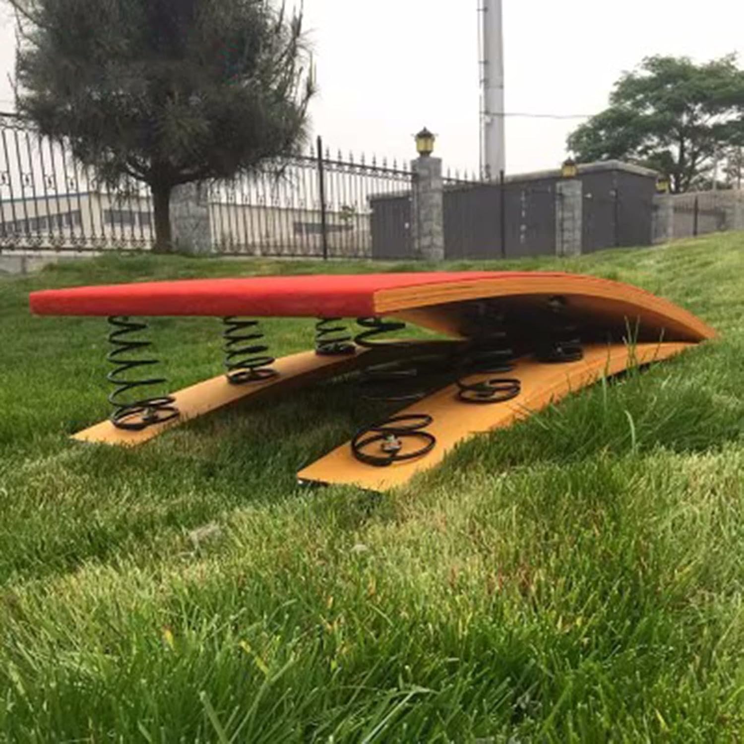 Gymnastics - Curved Elastic Vaulting Board for High/Long Jump, Backflip Aid for Teens & Adults, Supports Up to 242lbs, Perfect for School & Gym Use