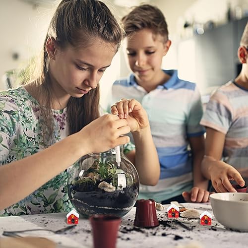 Miniatura 8 de Yardwe 10pcs Mini Adornos de Navidad Mini Accesorios Mini Figuras de Resina Globos de Nieve de Navidad de Madera Pequeña Miniatura Adornos de Árbol