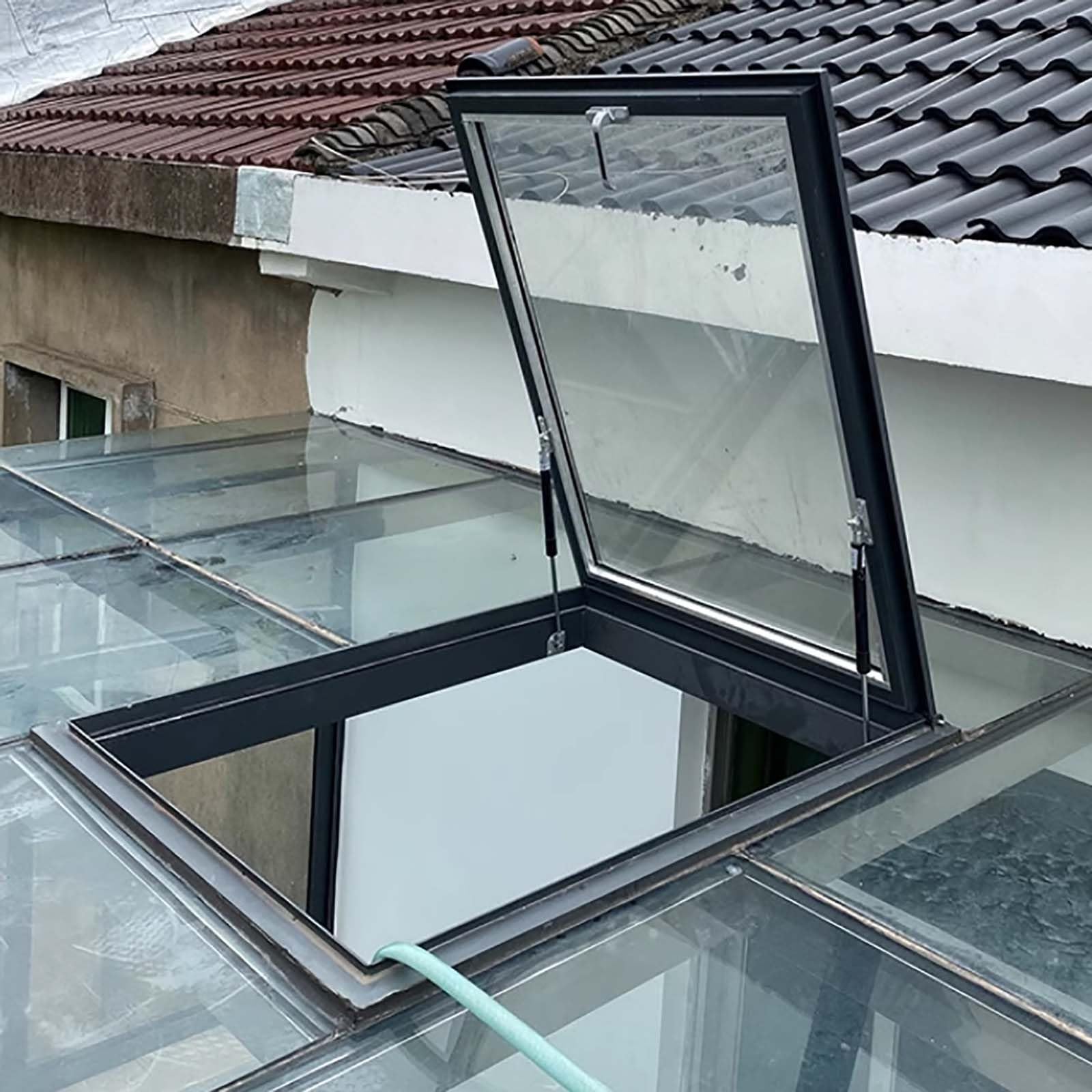 Okna dachowe ze świetlikami, pochylony płaski dach dachowy, poddasze, solarium, oświetlenie podziemne okno studni, rama ze stopu aluminium i szkło izolacyjne