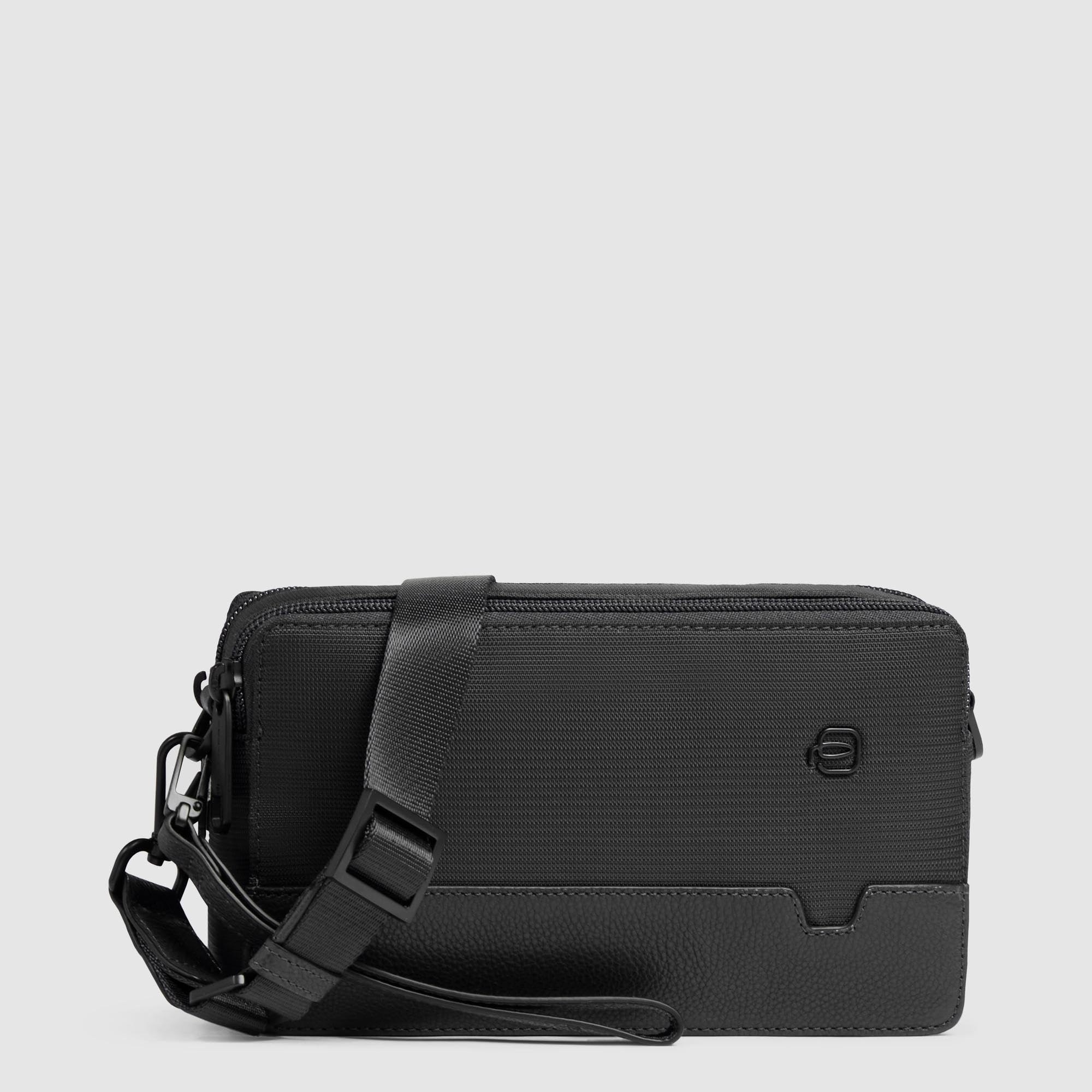 PIQUADRO – Pochette in Pelle e Tessuto Riciclato – 2 Scomparti, Polsiera Rimovibile – Colore Nero – Uomo