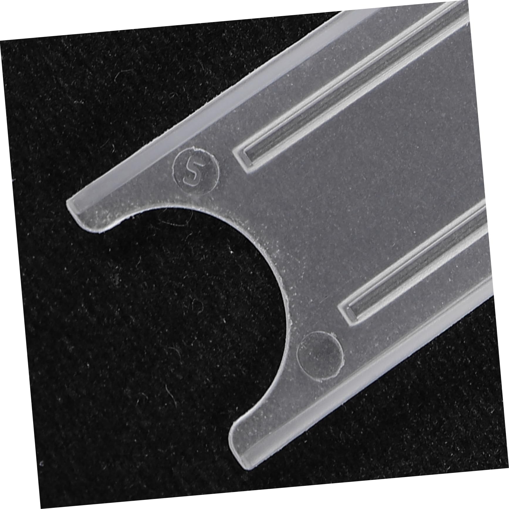 BESTonZON 4pcs Saxophone Protection Clip for Tenor Sax Clarinet Case Storage Box Abs Material Easy Handling Ventilation Design