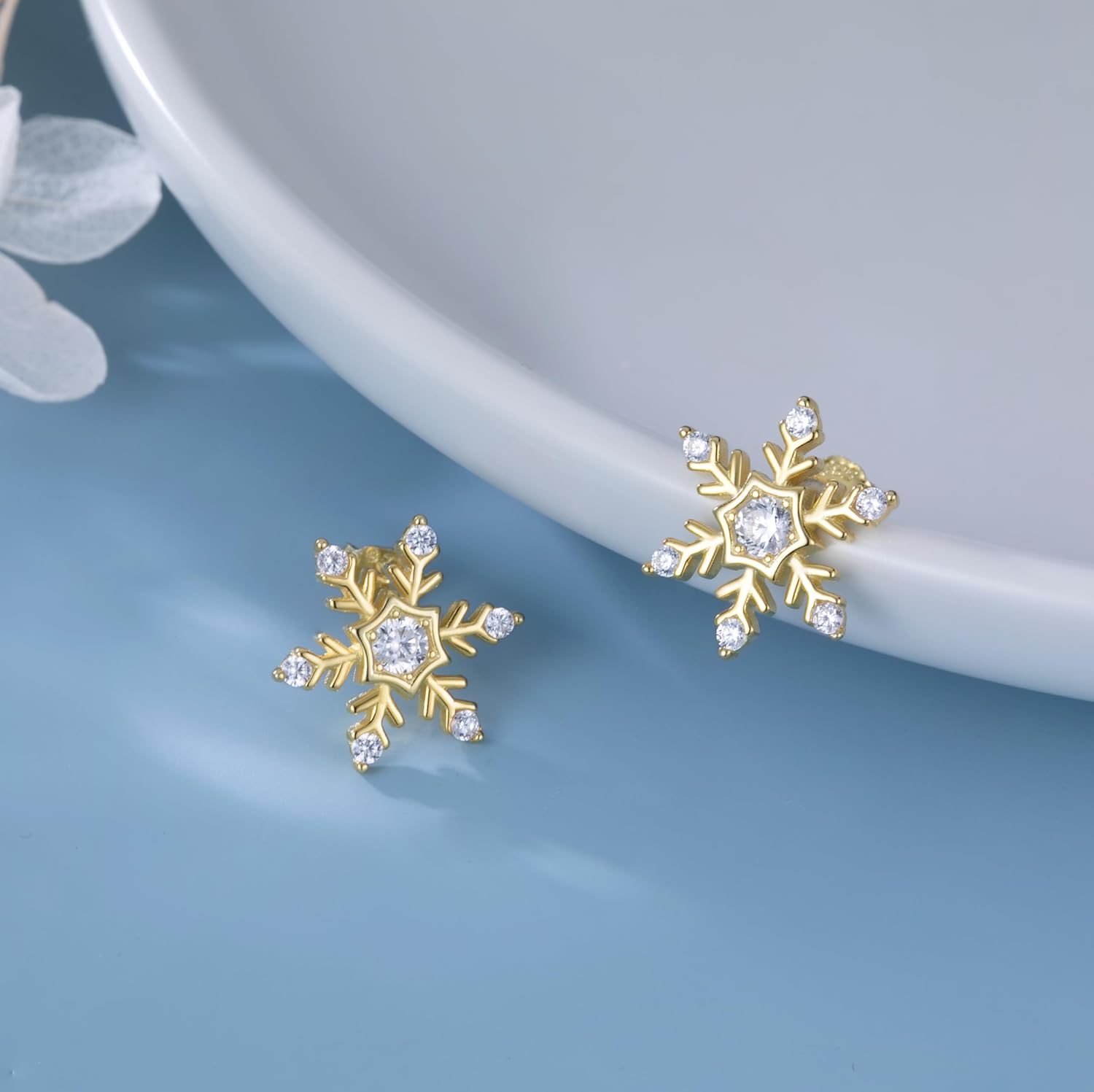 Reffeer Solid 925 Sterling Silver Snowflake Earrings Stud for Women Teen Girls Winter Snowflake Stud Earrings
