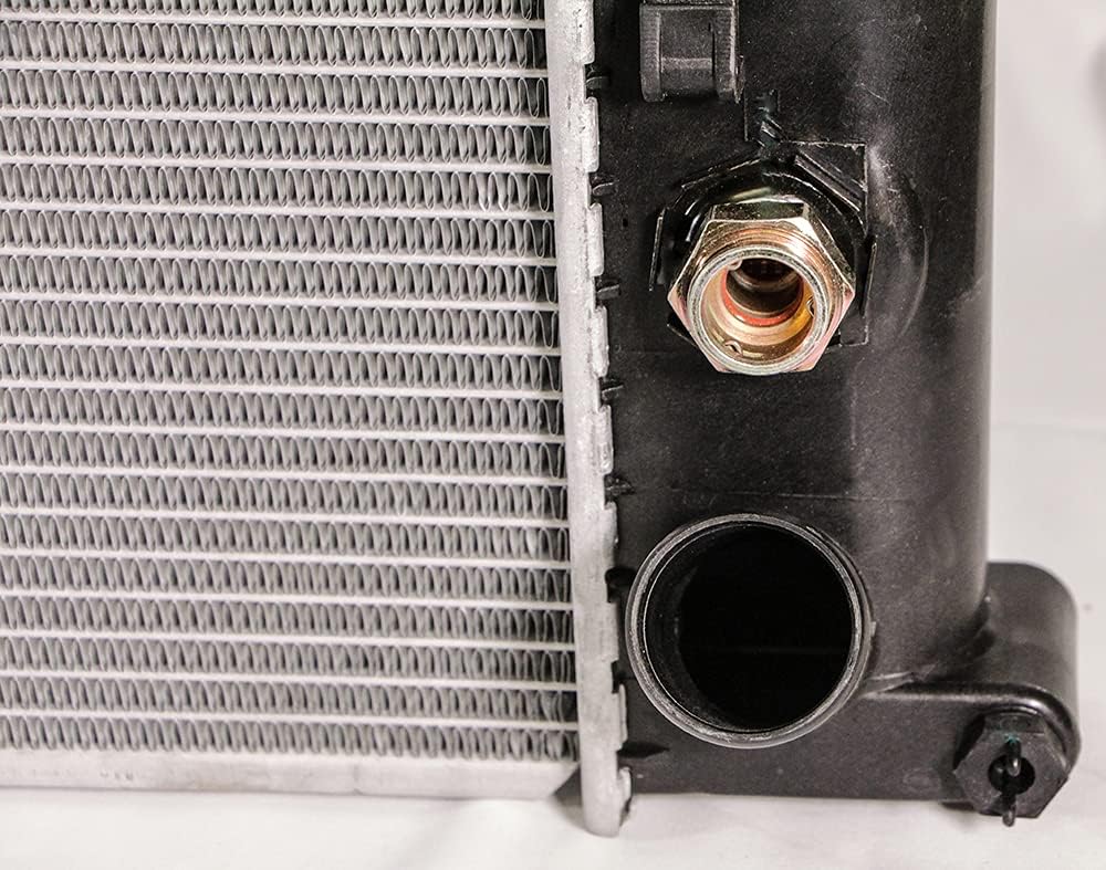 New Replacement Radiator for 89018318 GMC Chevrolet with 6.6L Diesel 2001-2005