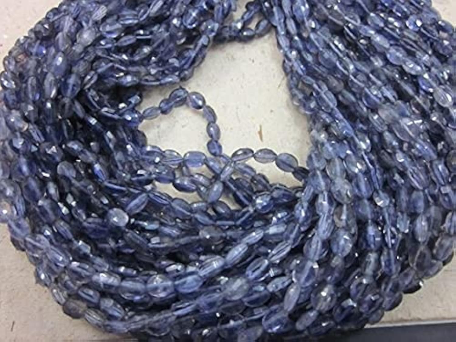 Iolite ovale facettée 5-7 mm en fil pour réparer et personnaliser vos colliers