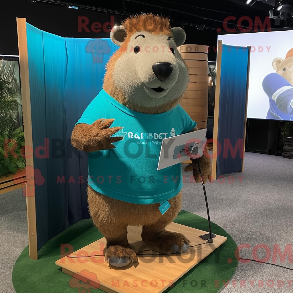 Cyan Capybara kostium maskotki postać ubrana w koszulkę Henley i spinki do włosów