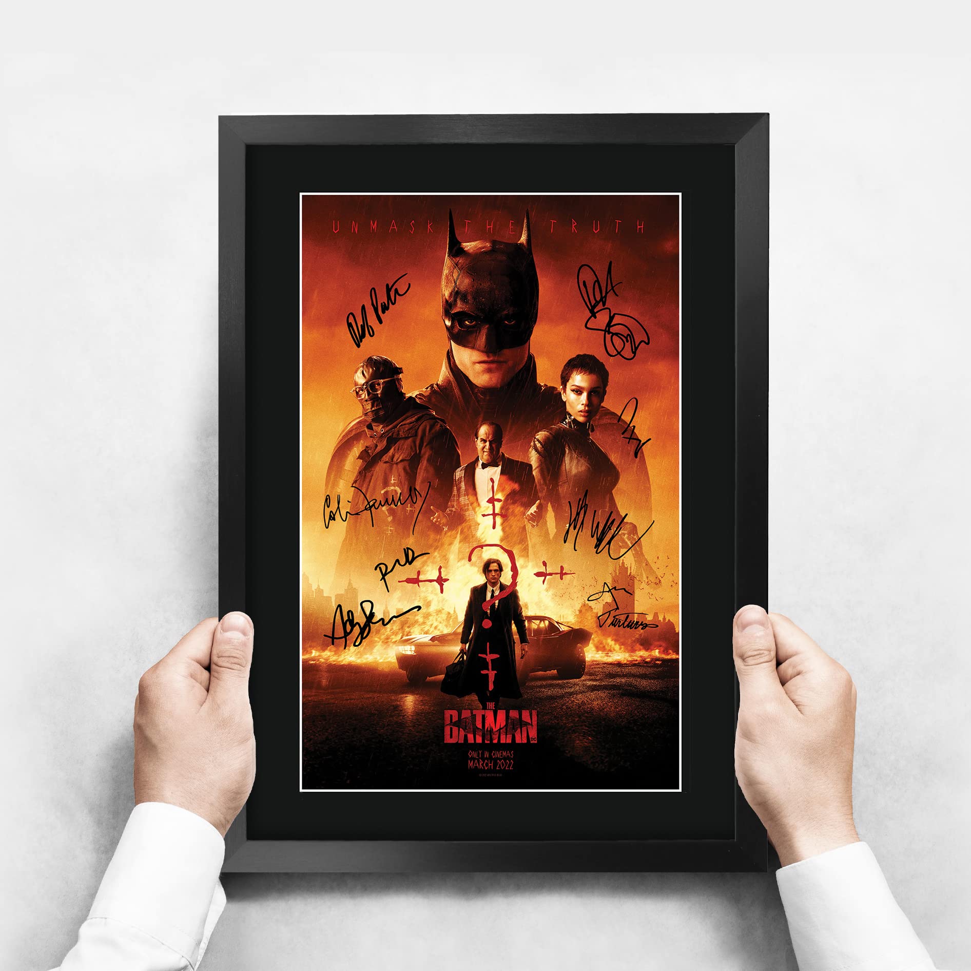 HWC Trading FR A3 The Bat Man Robert Pattinson Geschenke Geduckter Poster Signiertes Autogramm Foto für Fans von Film Memorabilien - A3 Framed