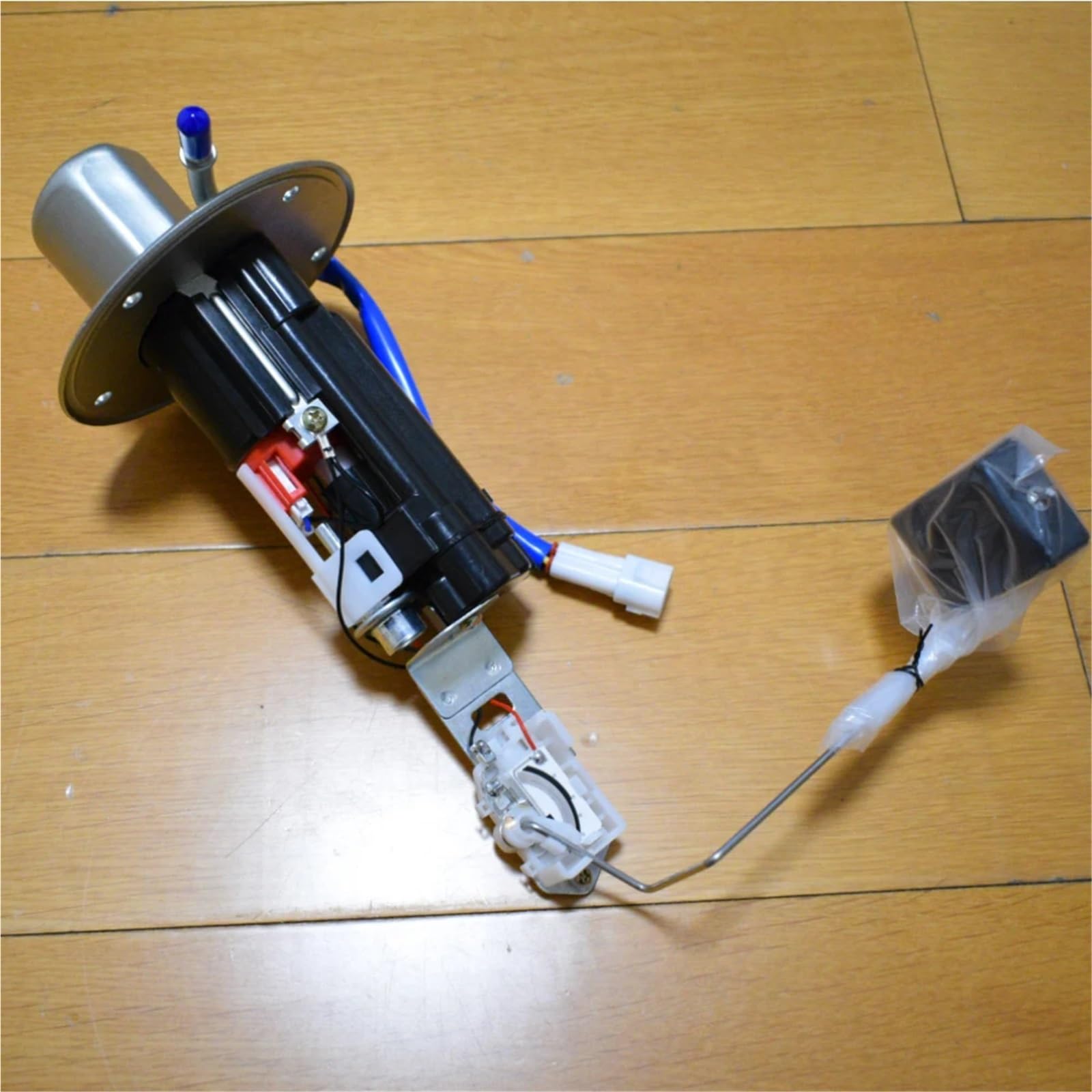 Katalizator filtr Zespół pompy paliwa motocyklowego, obudowa filtra pompy paliwa, pasuje do Suzuki Hayabusa GSX1300R 2008 2009 2010 2011 2012