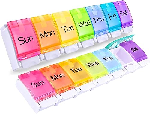 PERFORMORE Paquete de 2 organizadores de píldoras portátiles semanales de 7 días, caja de medicamentos de viaje, color arcoíris, sin BPA con diseño