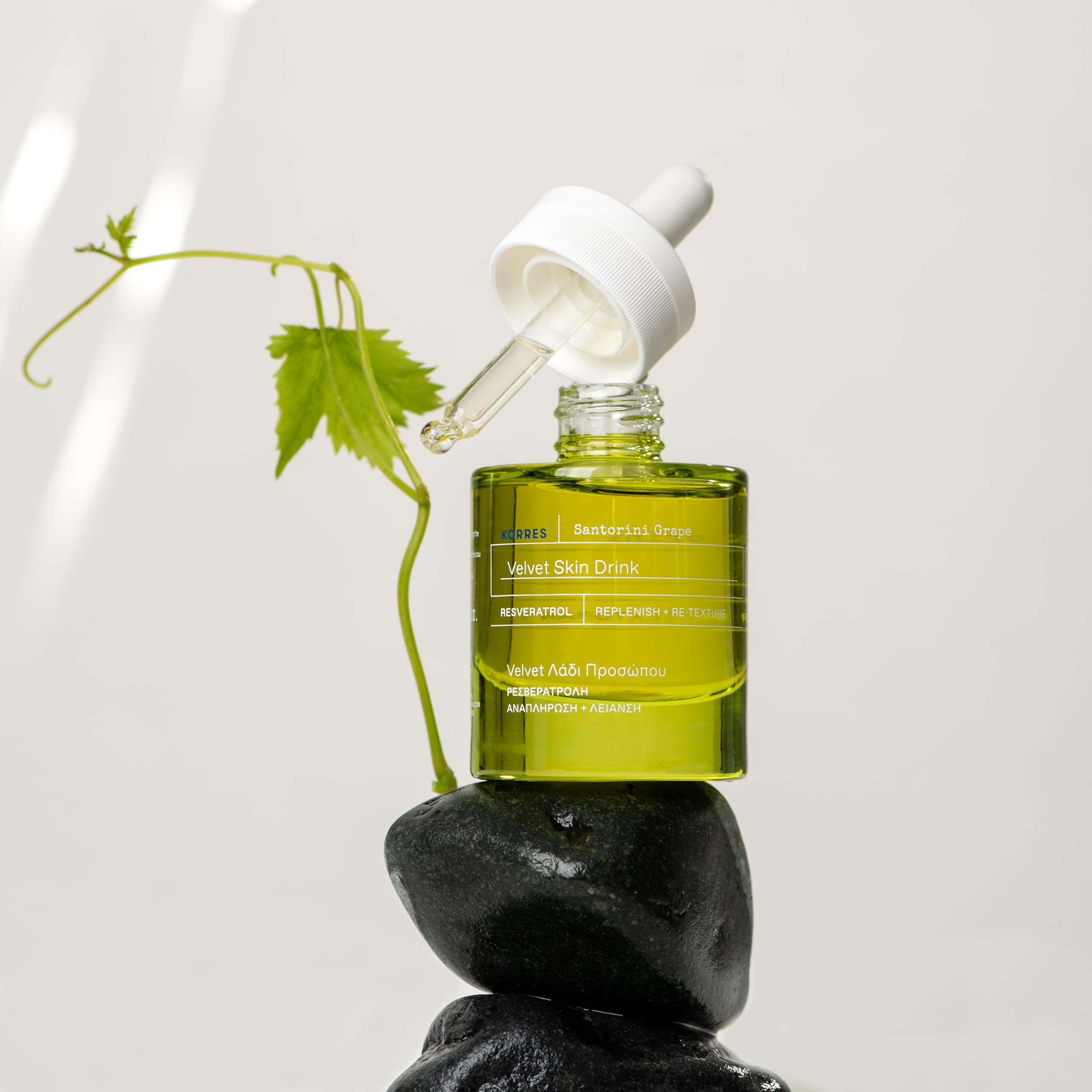 Korres Santorini Grape Velvet Skin Drink o równomiernym odcieniu skóry dla promiennej skóry, 30 ml