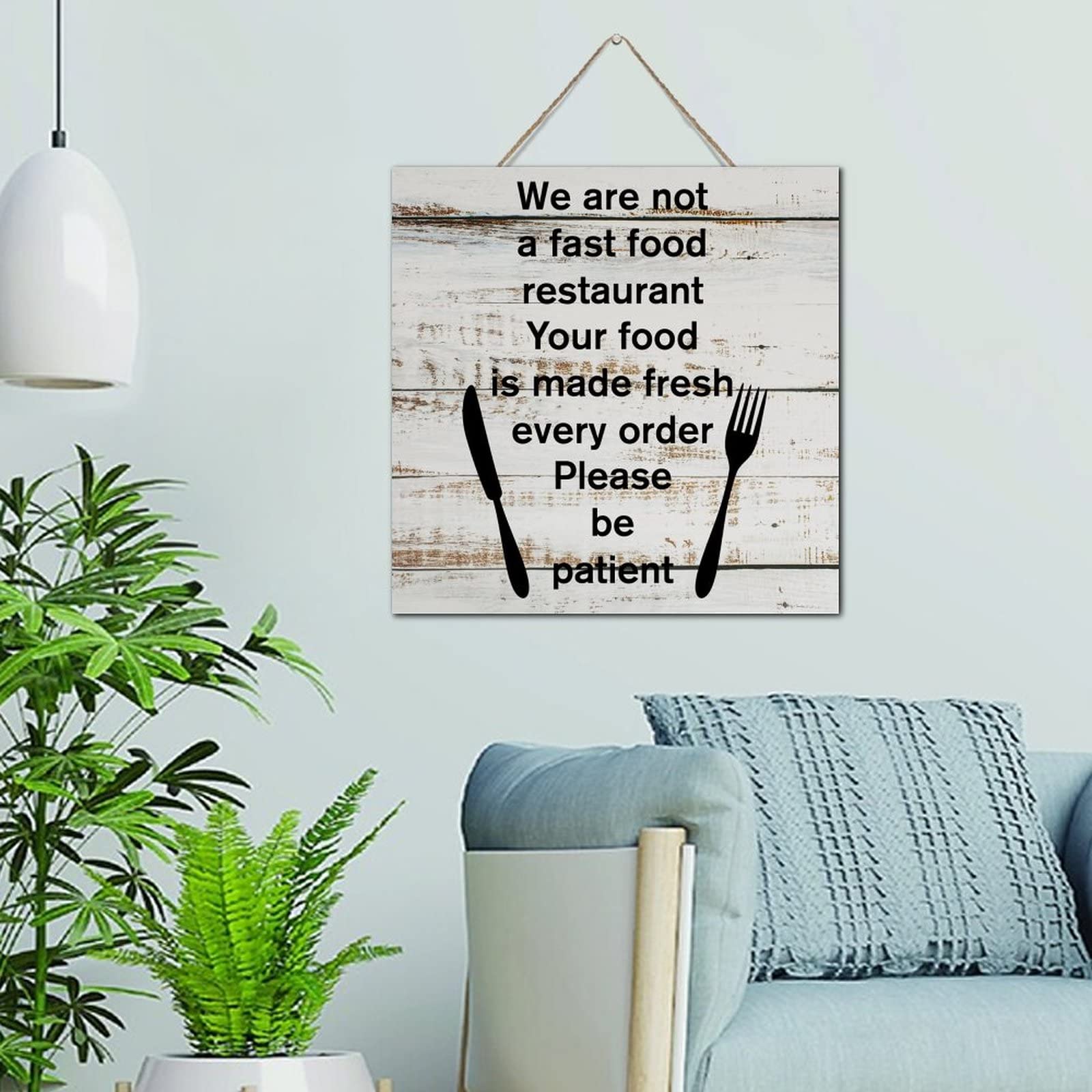 We Are Not A Fast Food Restaurant plaque bois familiale pour votre intérieur