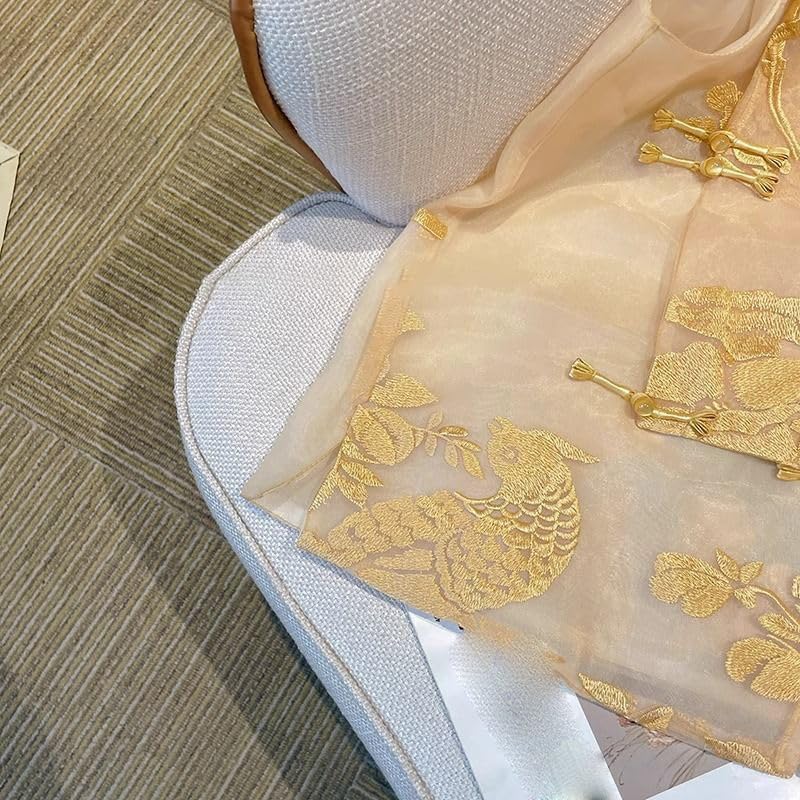 Chaleco de organza bordado para transformar prendas básicas en looks elegantes 3