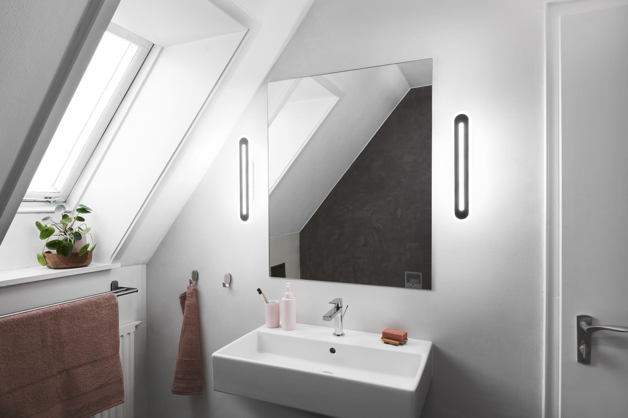 LEDVANCE Smart LED bathroom light white, 1600LM, 3000-6500K, 400mm x 70mm, IP44, Orbis Bath wall light, luz de baño con tecnología wifi, regulable, controlable mediante app y asistente de voz