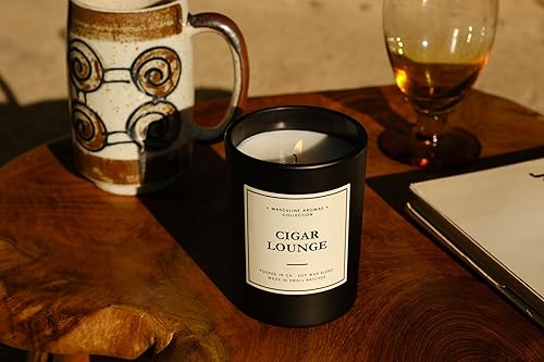 Miniatura 2 de Leoben Company  Aromas masculinos  Lote pequeño  Cera de soja  40 horas  Velas negras perfumadas con aceites esenciales naturales  Vegano (Cigar