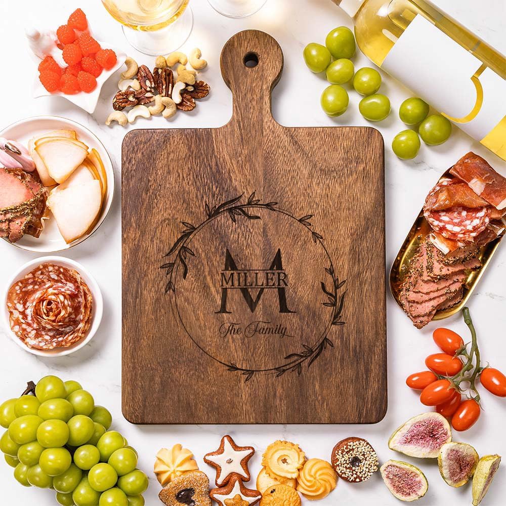 callie Personalized Cutting Board with Monogrammed Name, Wooden Kitchen Cutting Boards with Handle, Reversible Cheese Serving Tray, Housewarming Gifts for Family(S, M, L)