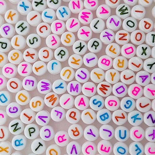 Vista 3 de Más de 500 cuentas redondas blancas de letras del alfabeto acrílico de 0.157 x 0.276 pulgadas de la A a la Z, cuentas sueltas para manualidades