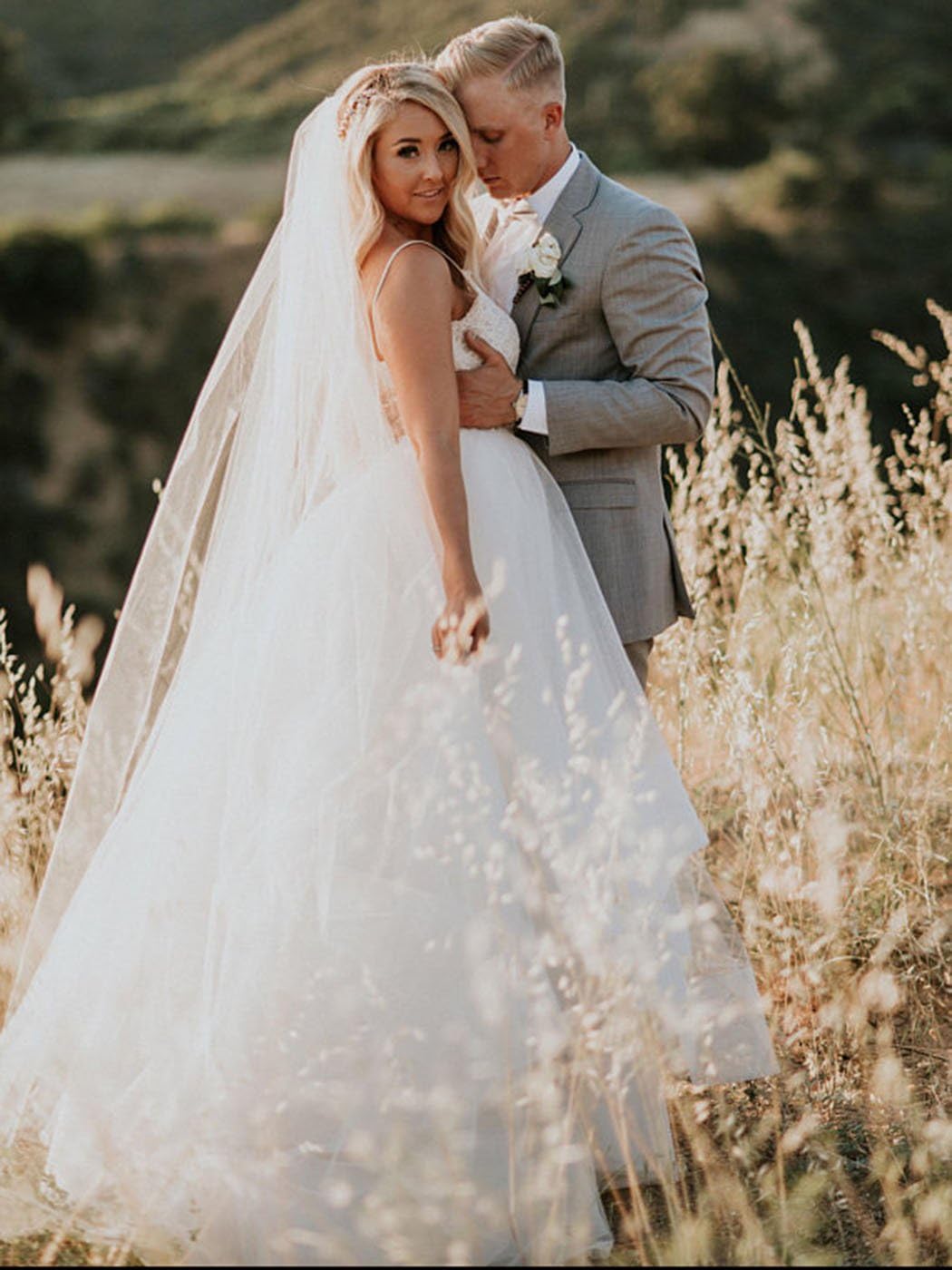 Unsutuo Wedding Veil Comb Bridal Cathedral Veil 1 Tier Drop Veil Wedding Hair Comb for Brides, 118 Inches - Image 3