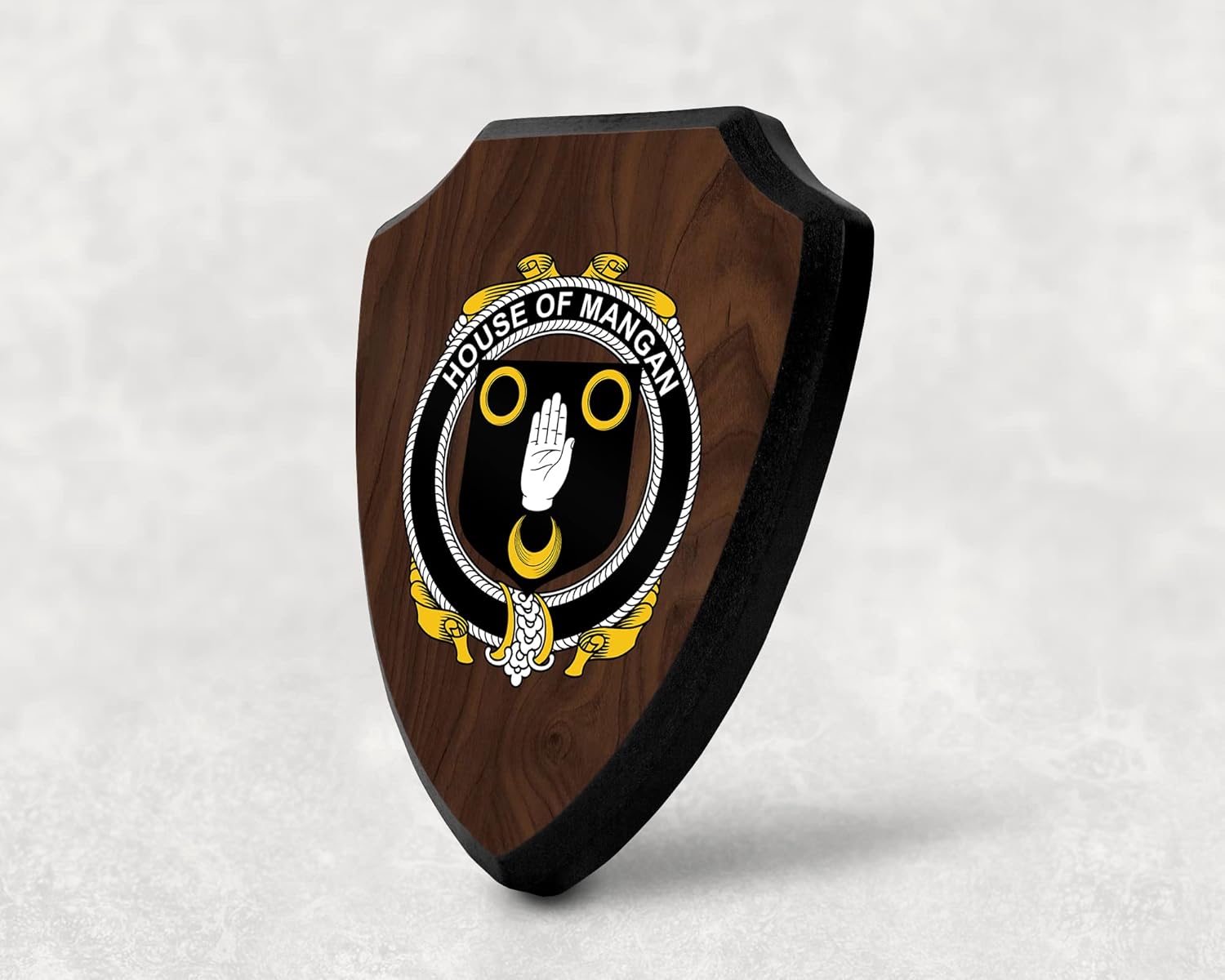 HARD EDGE DESIGN Family Coat of Arms Heritage Shield Plaque, Irish House Heraldry Mangan with Dark Wood Background