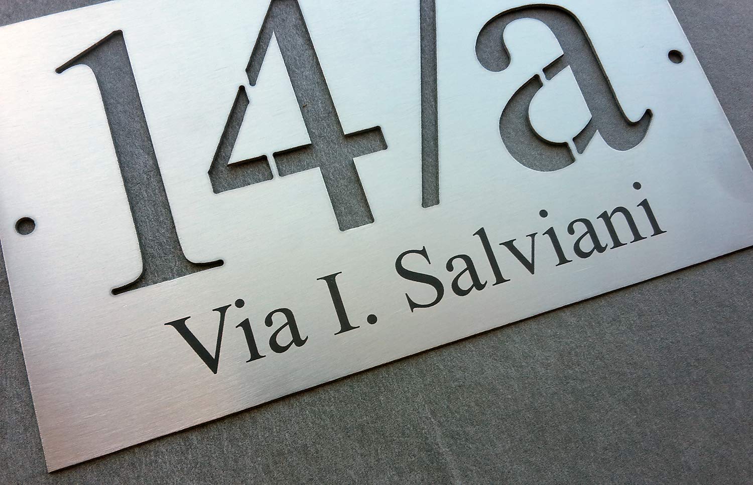 GUIZZO Creart - Numero Civico Esterno in Acciaio Inox Modificabile, Targhetta Personalizzata Via/Nomi, Targhetta Porta Ingresso Personalizzata con Numeri Civici Esterni, Made in Italy, 18,5x11,5H cm