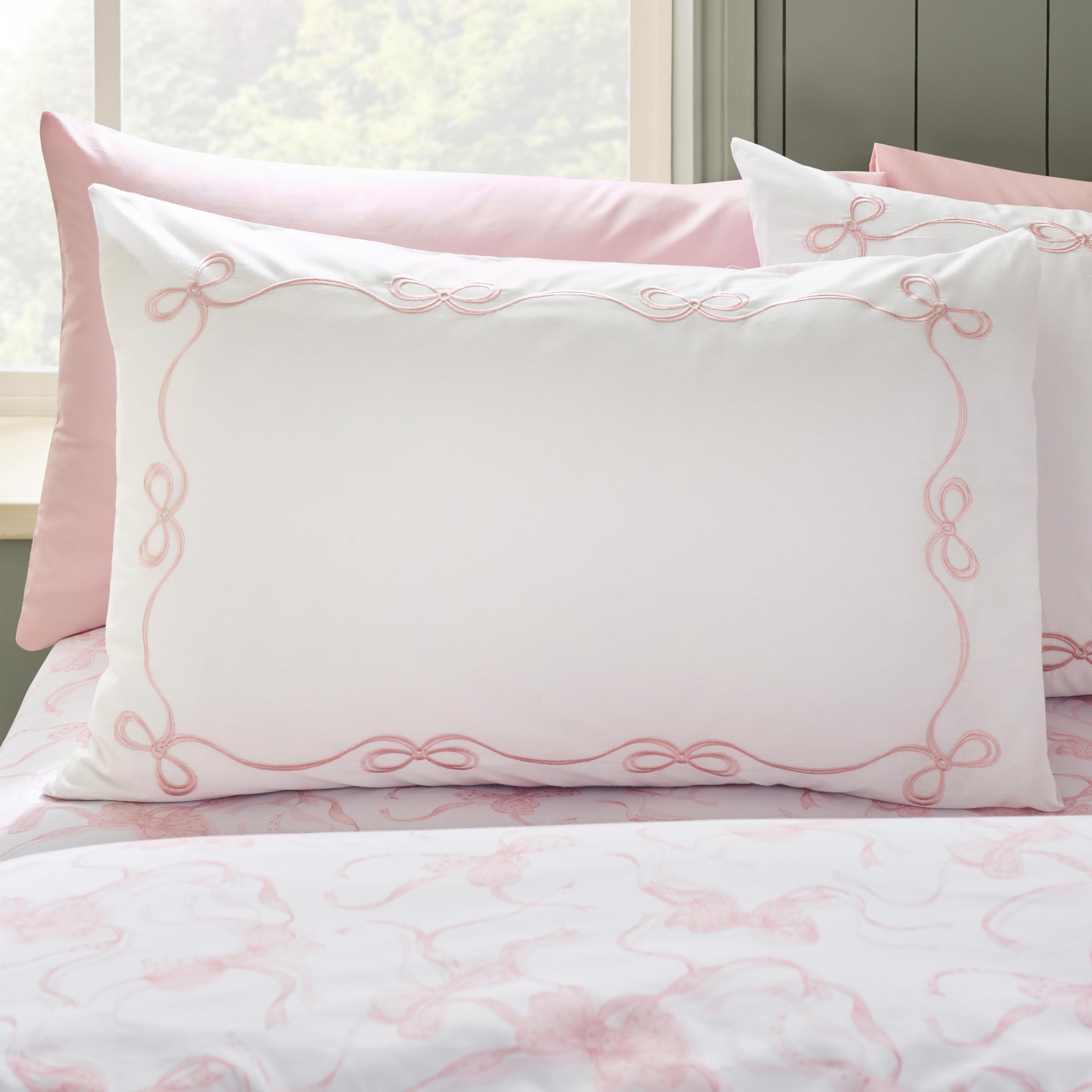Catherine Lansfield Juego de Funda de edredón y Fundas de Almohada con Bordado de Lazo, Color Blanco y Rosa