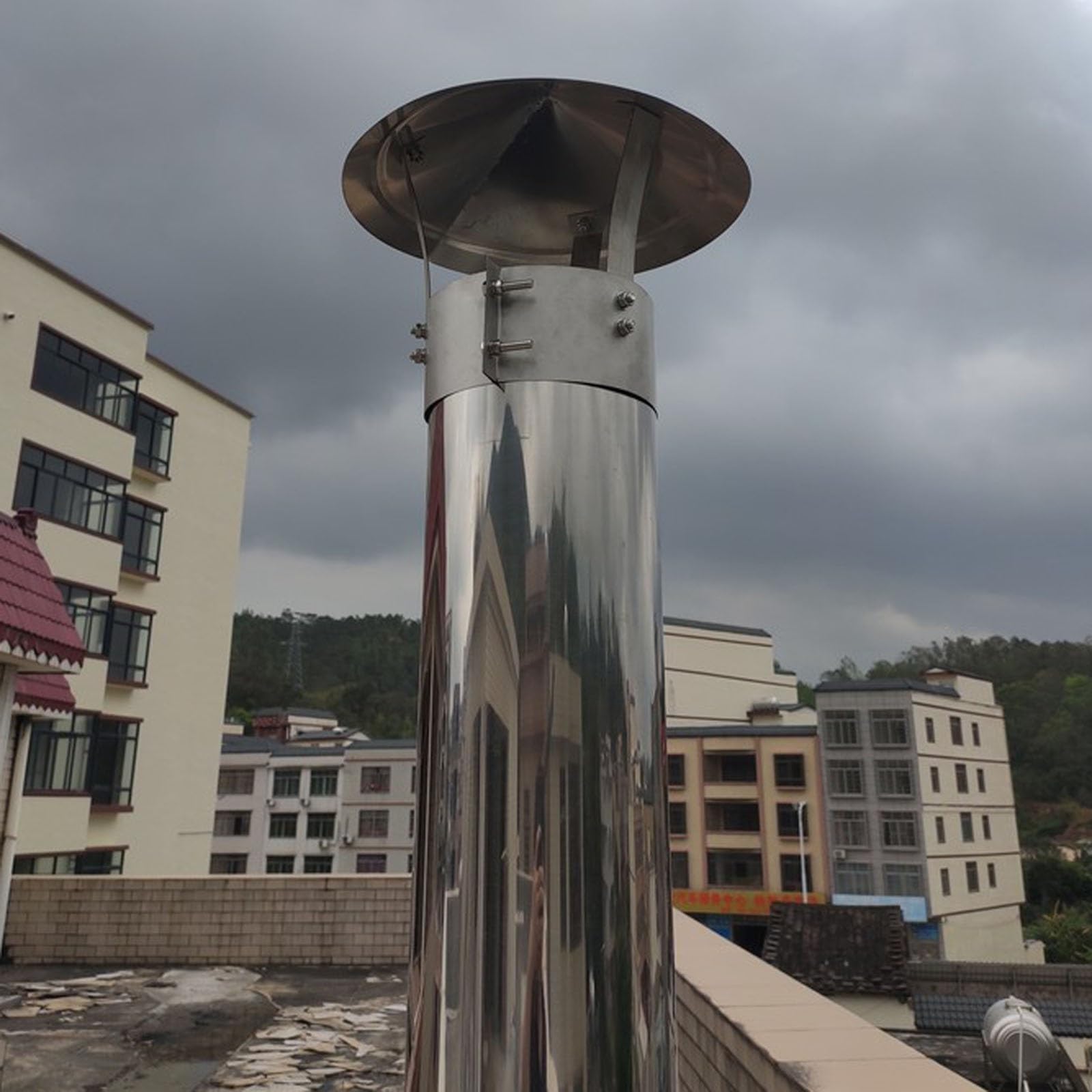 MYXJGNAIY Fireplace Flue Lid Chimney Cap, 3.2-9.5 in Rain Chimney Cover for Roof, Snowproof Chimney Cowl Easy Installation, Vent Exhaust Cover, Stove Pipe Topper for Windproof(5.5in)