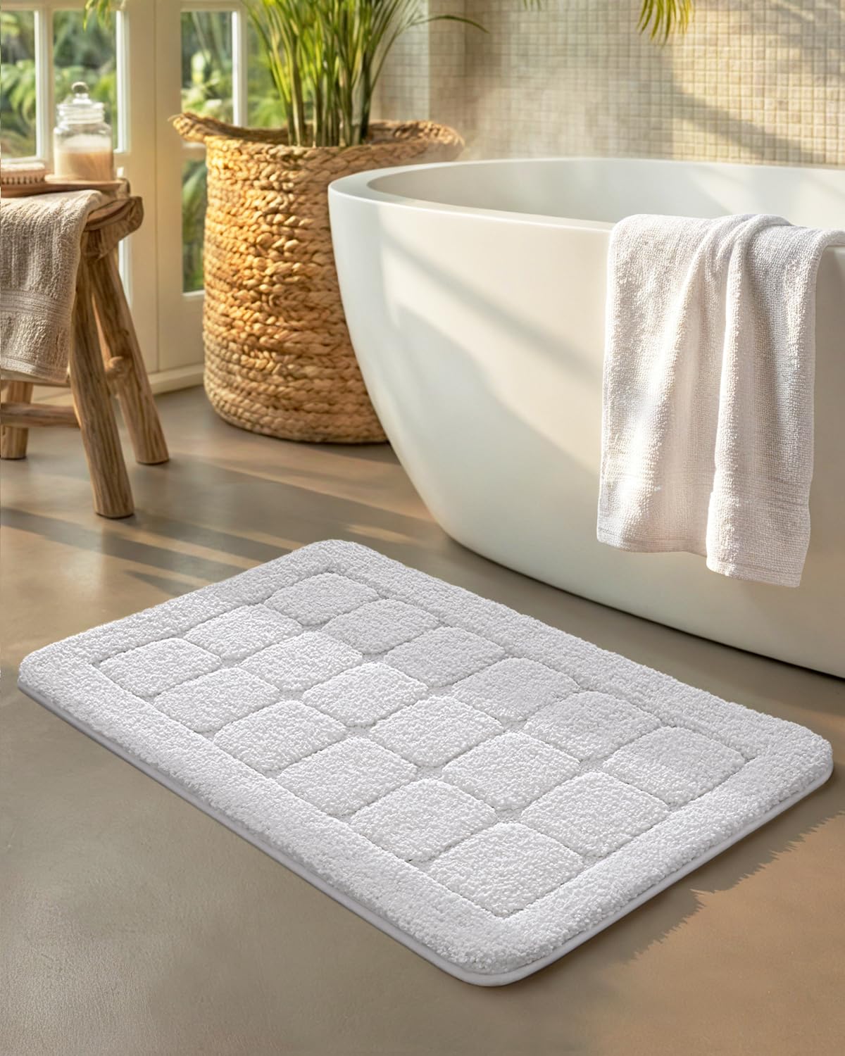 Color&Geometry White Bath Mat 17x30, Ultra Absorbent Non-Slip Bathroom Rug, Soft Plush Chenille Shower Mat for Tub/Shower, Machine Washable Bath Rug