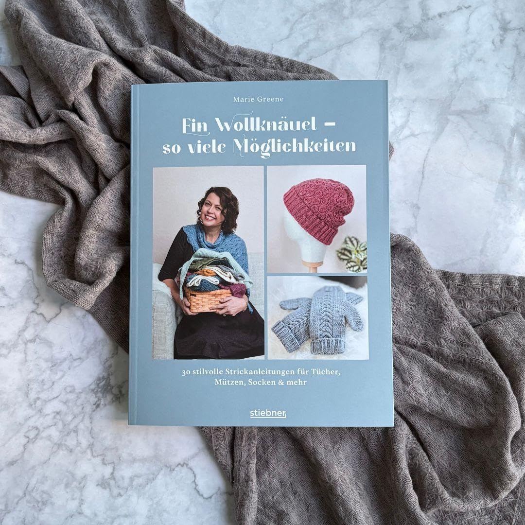 Ein Wollknäuel - so viele Möglichkeiten.: 30 stilvolle Strickanleitungen für Tücher, Mützen, Socken & mehr