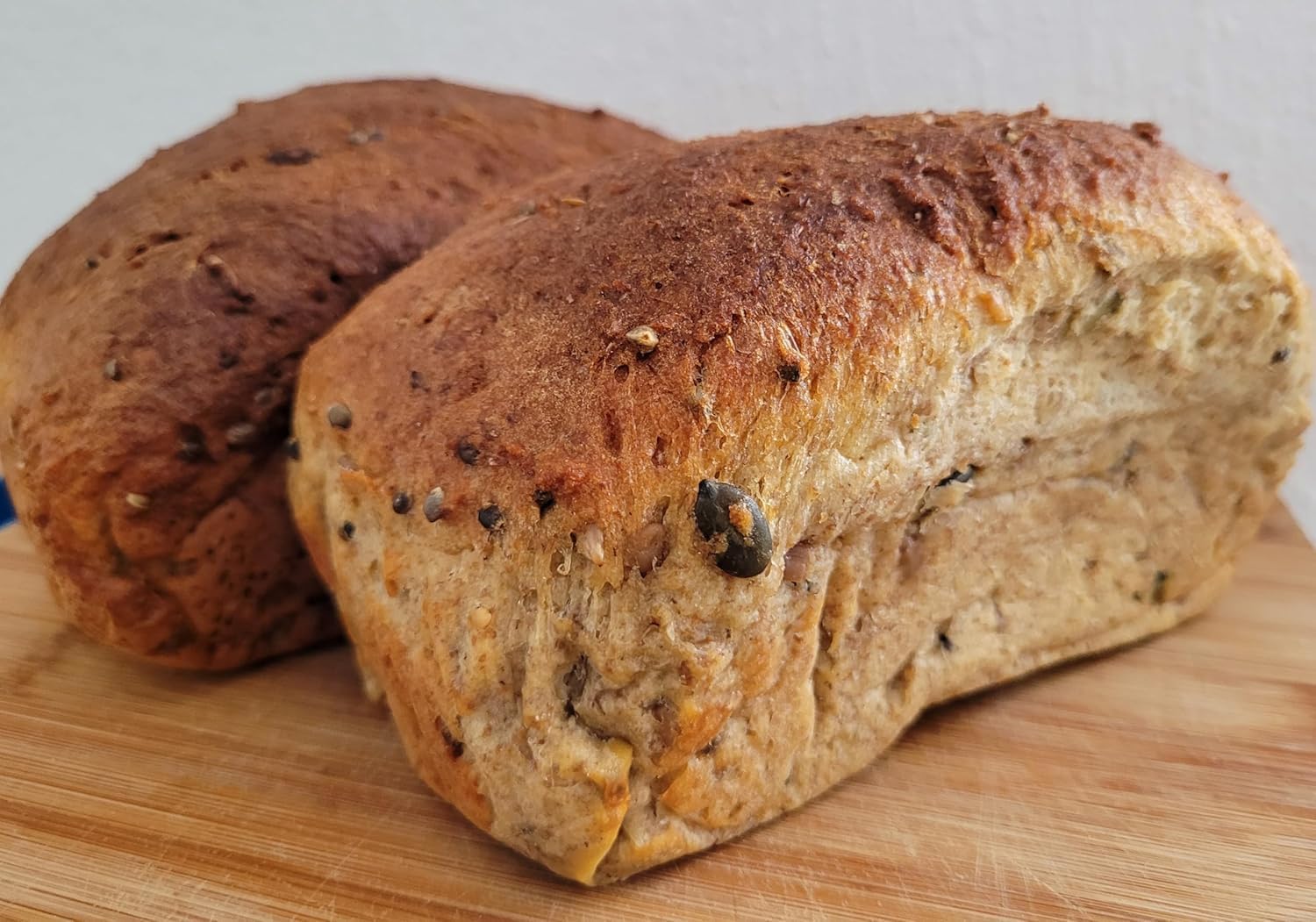 SKAPARI Freshly Baked Low Carb Keto Friendly 0.8g Net Carbs/slice 375g Bakery Bread Loaf, Coconut, Almond and wholewheat seeded. (Freshly Baked Keto Bread, Brown Seeded Wholemeal Loaf)