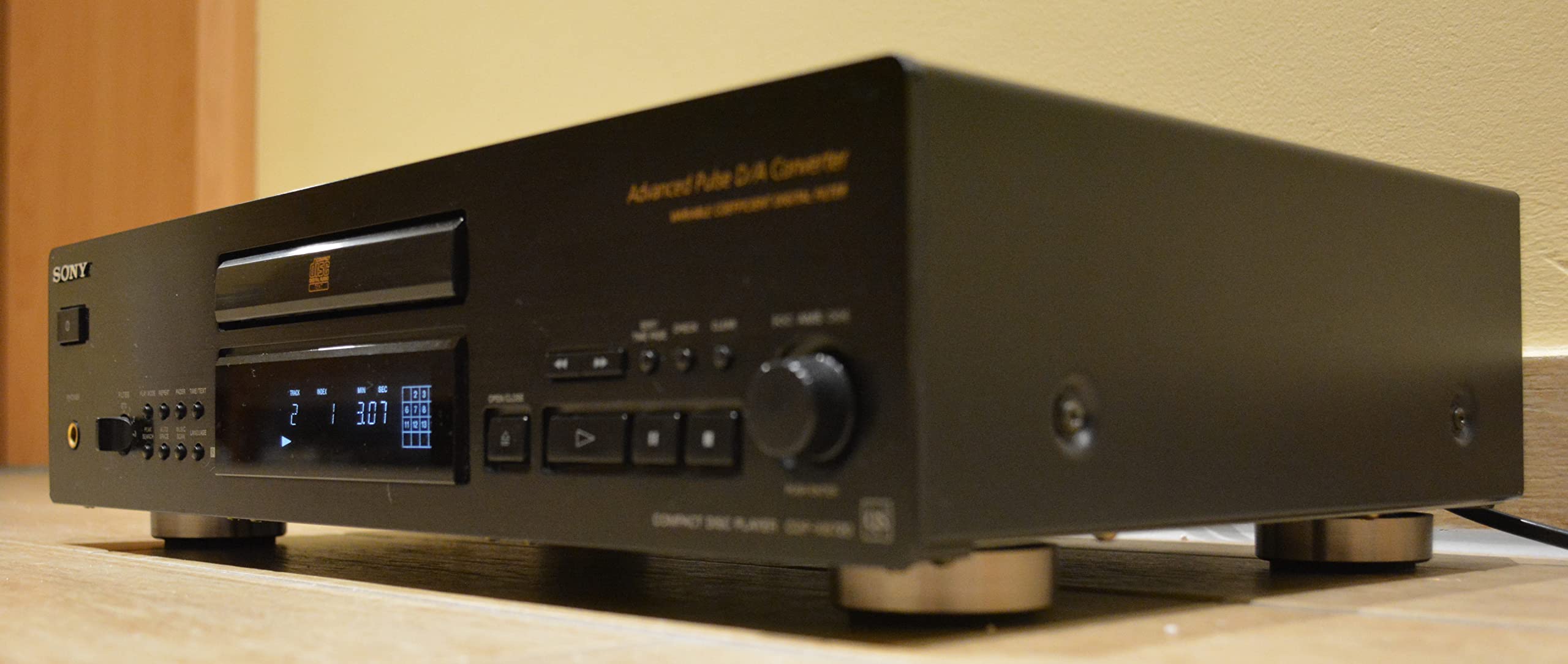 Sony XB720 CD-Player Schwarz mit AUX-Anschluss für Lautsprecher und Kopfhörer, unterstützt PCM, tragbar, enthält MP3-Player, 2 Kanäle, Gehäuse, 3,5 mm Klinke und Buchse