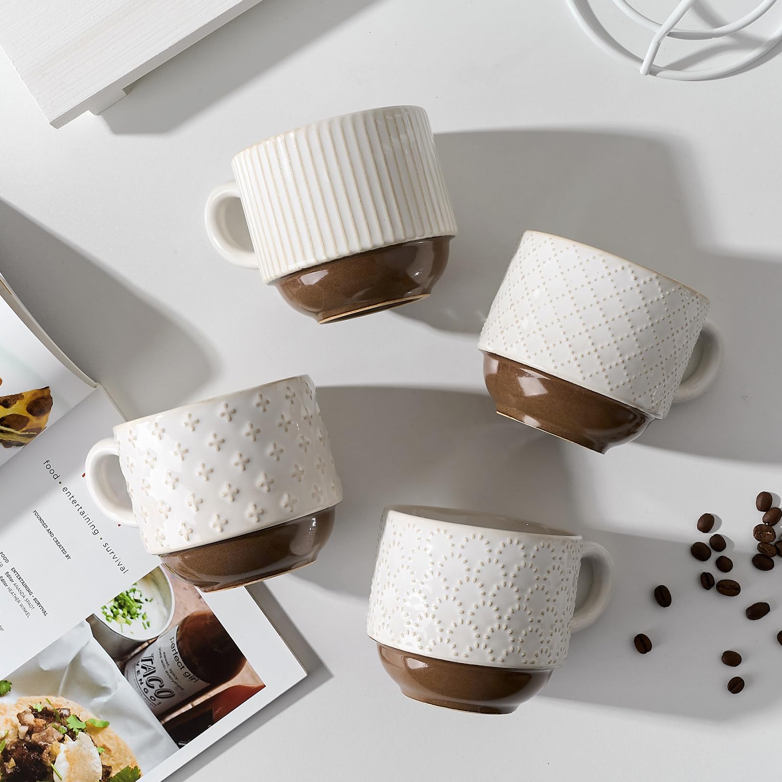 Juego de 4 tazas de café grandes de cerámica con soporte, apilables, de 15 onzas, diferentes relieves, para capuchino, té, cacao caliente, bebidas, aptas para lavavajillas y microondas,