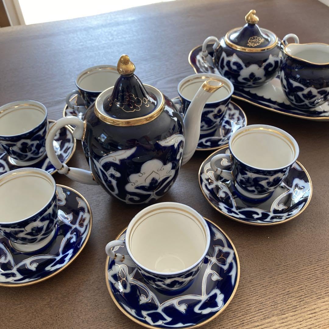 ウズベキスタンの伝統的なセット ウズベキスタンの伝統的なセット ウズベキスタンの伝統的なセット