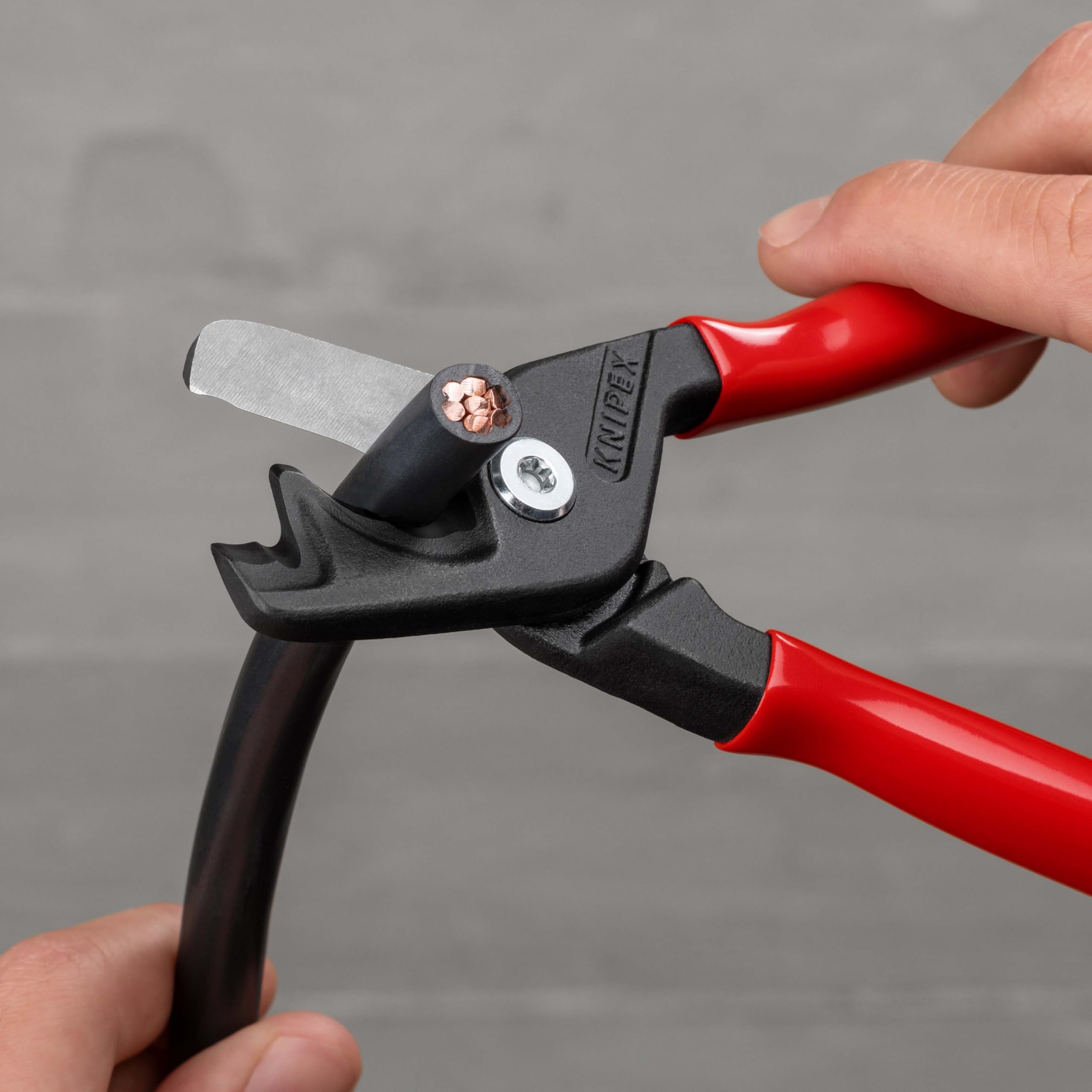 Knipex StepCut XL Coupe-câbles avec coupe par étapes gainées, 95 11 225