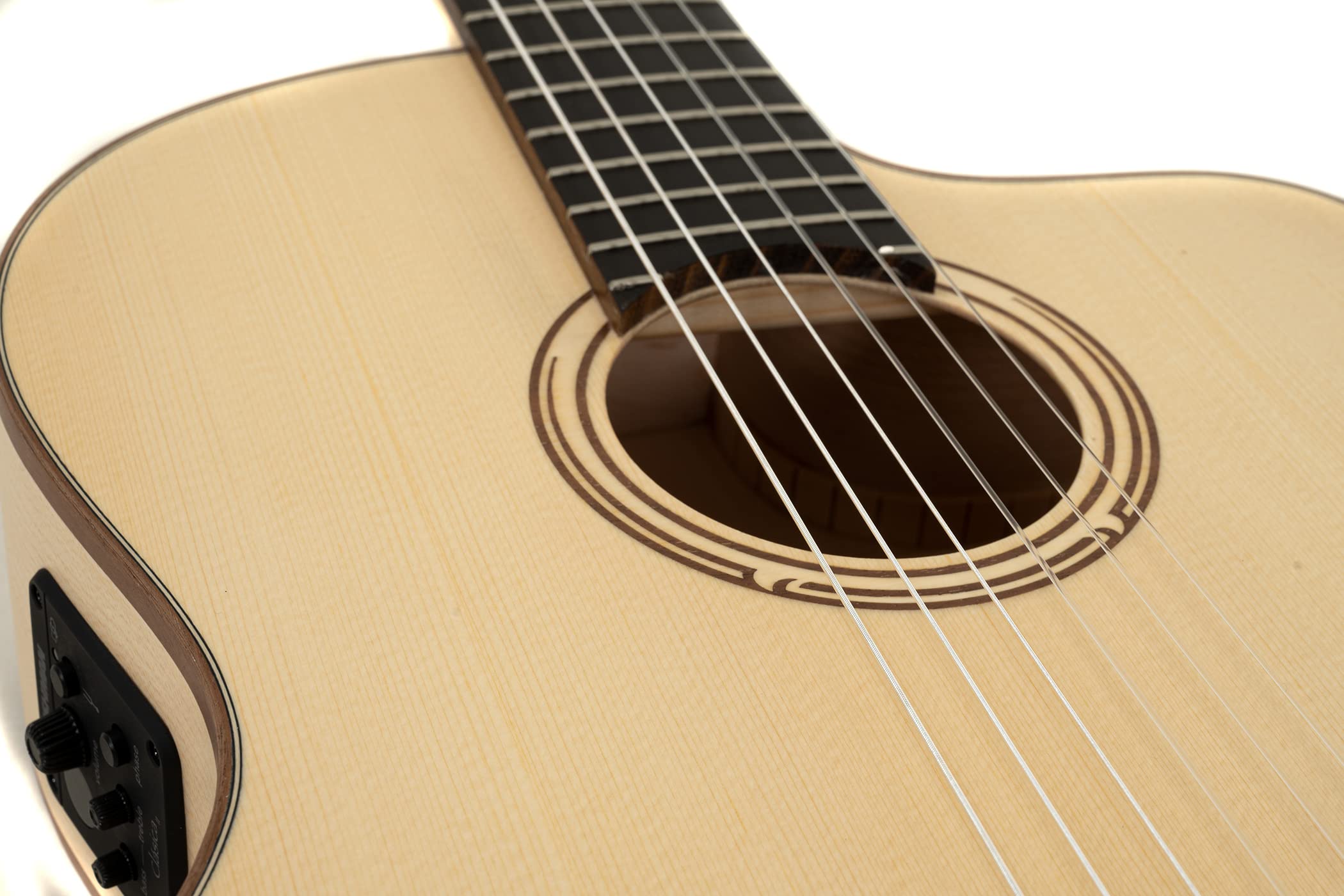 GEWA chitarra classica elettro-acustica Pro Natura Silver Samba - con cutaway - tavola armonica in abete massello - fondo/fasce in acero - pickup Fishman - colore naturale