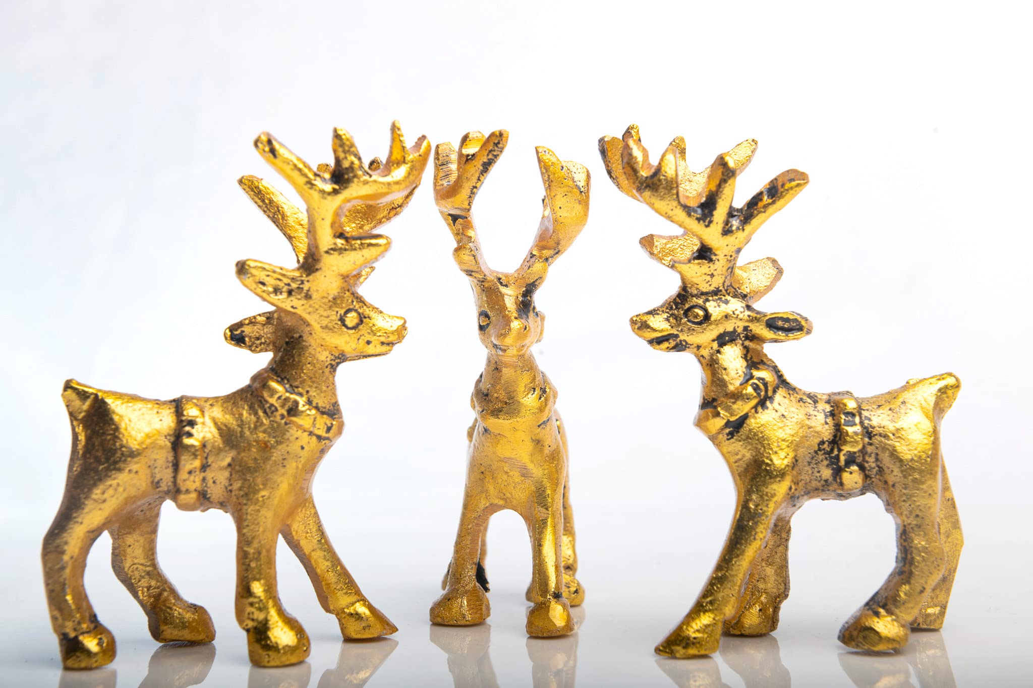 Wonder Care Figura de reno de Navidad, decoración del hogar para sala de estar, ciervo de Navidad de pie, estatua de mesa, figuras de reno en miniatura, colección de renos dorados y plateados (3
