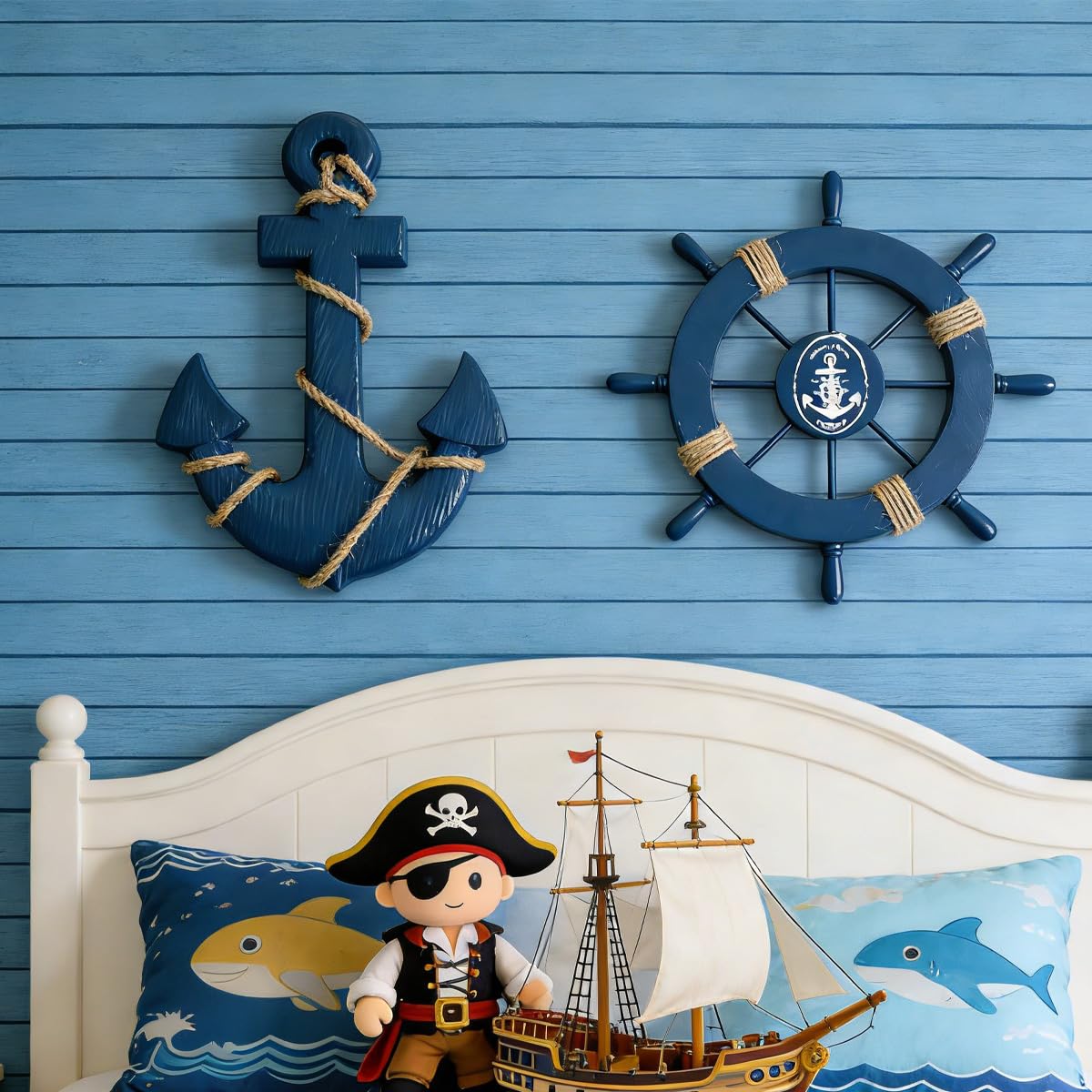 Gutol Set di decorazioni nautiche in legno da 2 pezzi: timone da 28 cm e ancora da 33 cm con corda per decorazioni da parete e da appendere alla porta
