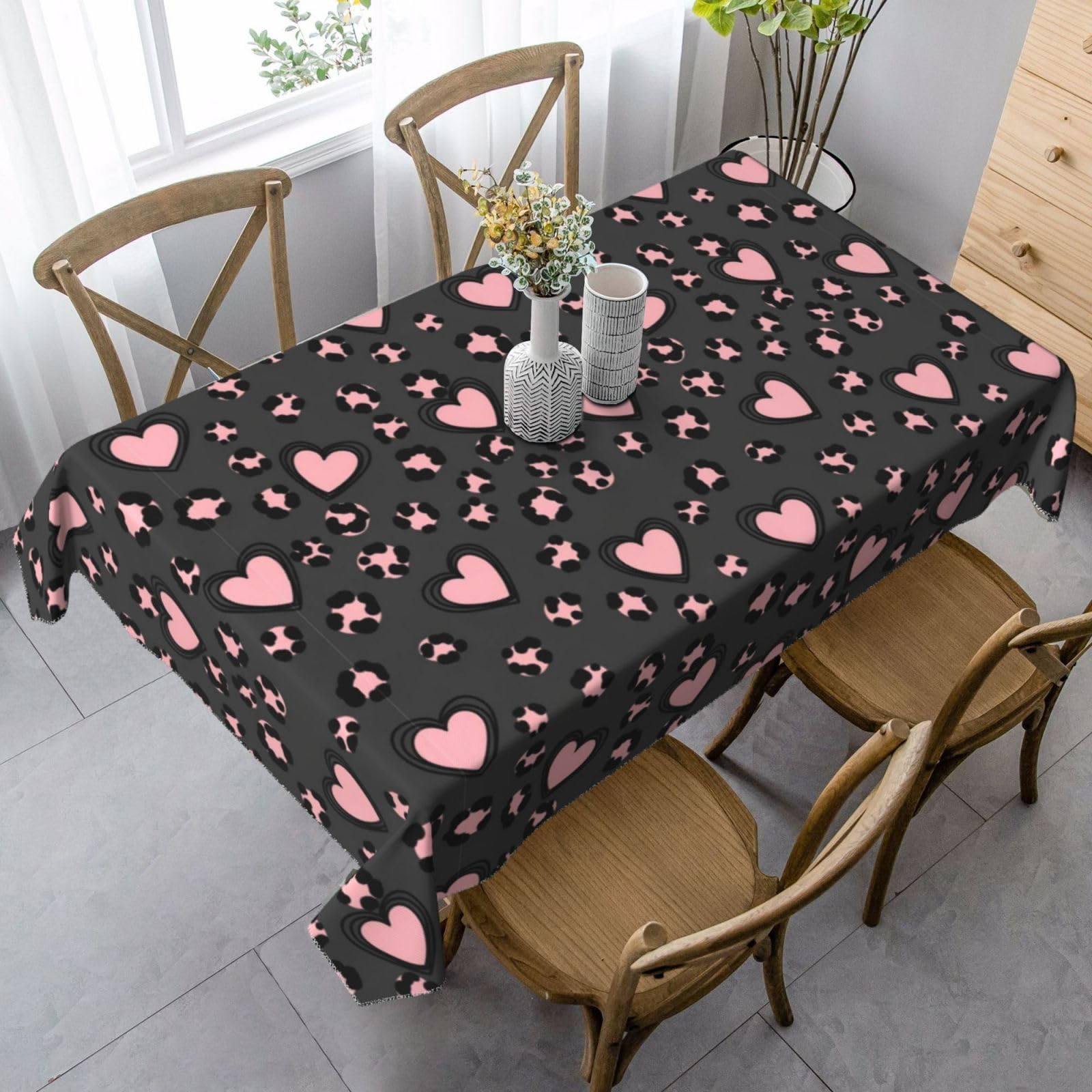 Nappe de table lavable anti-taches 137x183cm motif léopard et cœurs