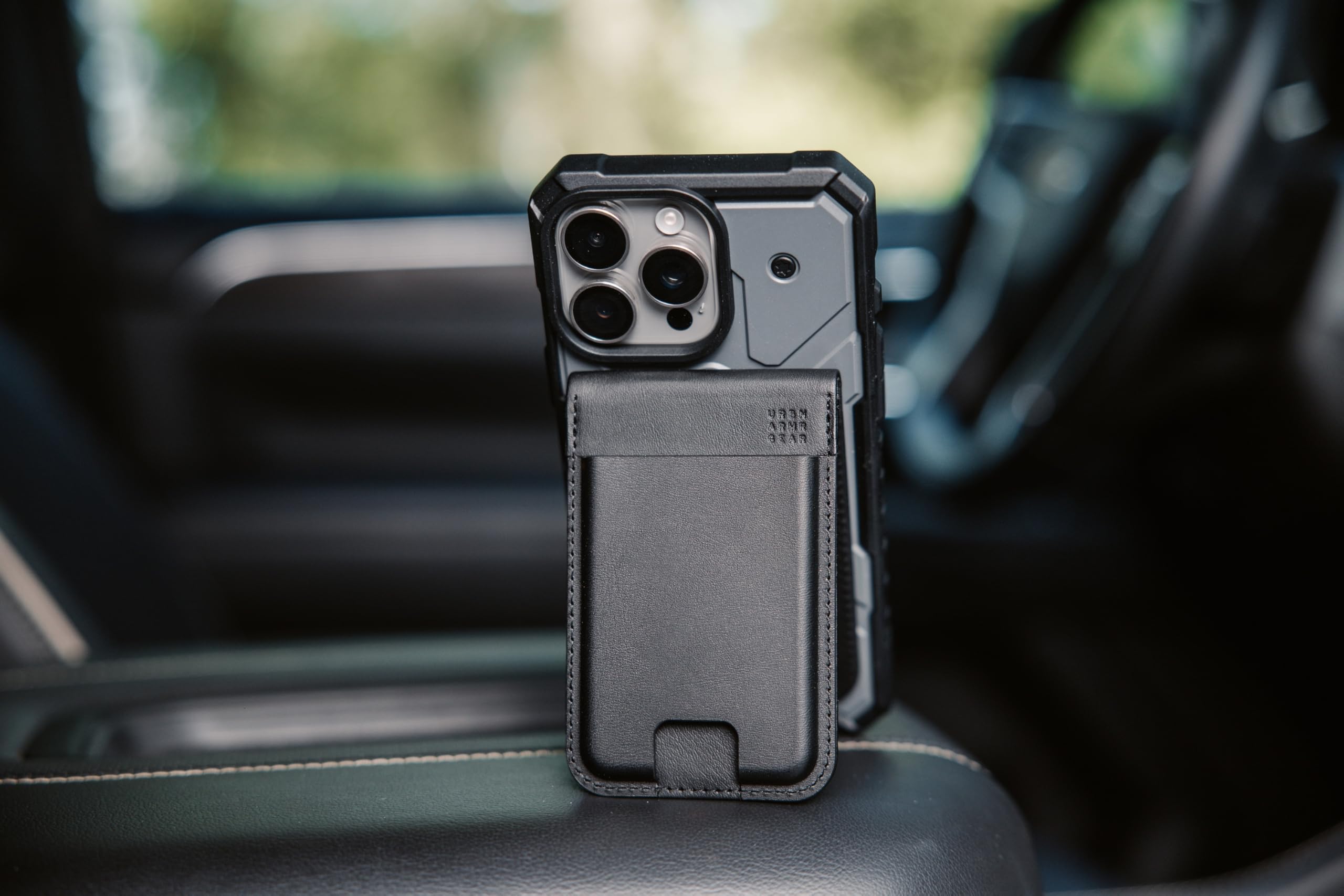 URBAN ARMOR GEAR Metropolis Portafoglio Magnetico Slim | Per telefoni e cover compatibili MagSafe | Spazio per fino a 5 carte | Funzione di supporto | Pelle vegana