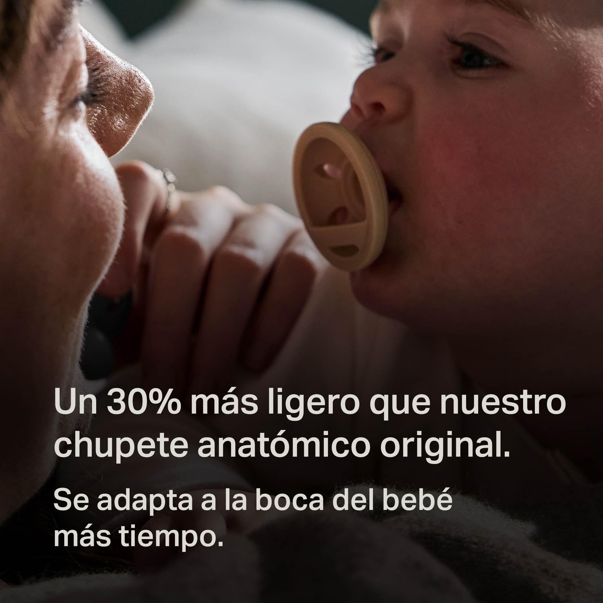 Tommee Tippee Chupete anatómico ligero, 0-6m, paquete de 4, diseño ligero de silicona de una sola pieza, tetina simétrica