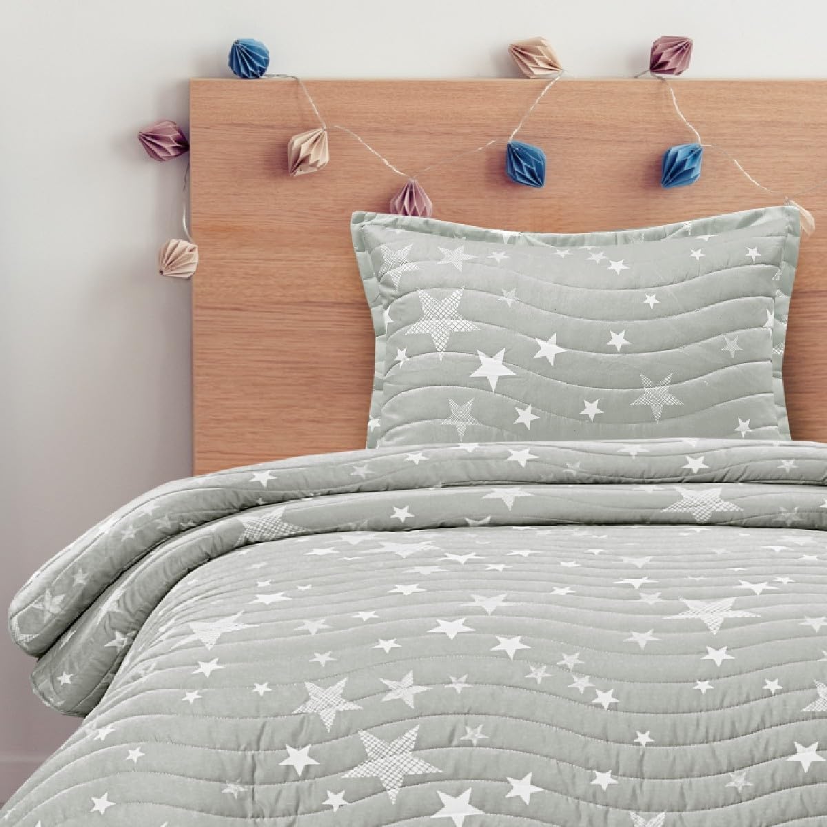 DHESTIA HOME Colcha Bouti Cosida Cama Infantil y Juvenil Modelo Estrellas Stars Gris Color Gris Talla Cama 90