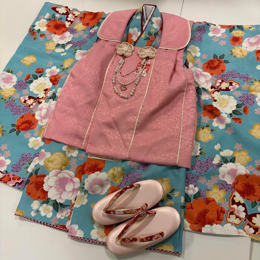 七五三　3歳女の子　着物・被布セット　水色　八重桜　つまみ細工　チャーム付　新品 七五三 3歳女の子 着物・被布セット 水色 八重桜 つまみ細工 チャーム