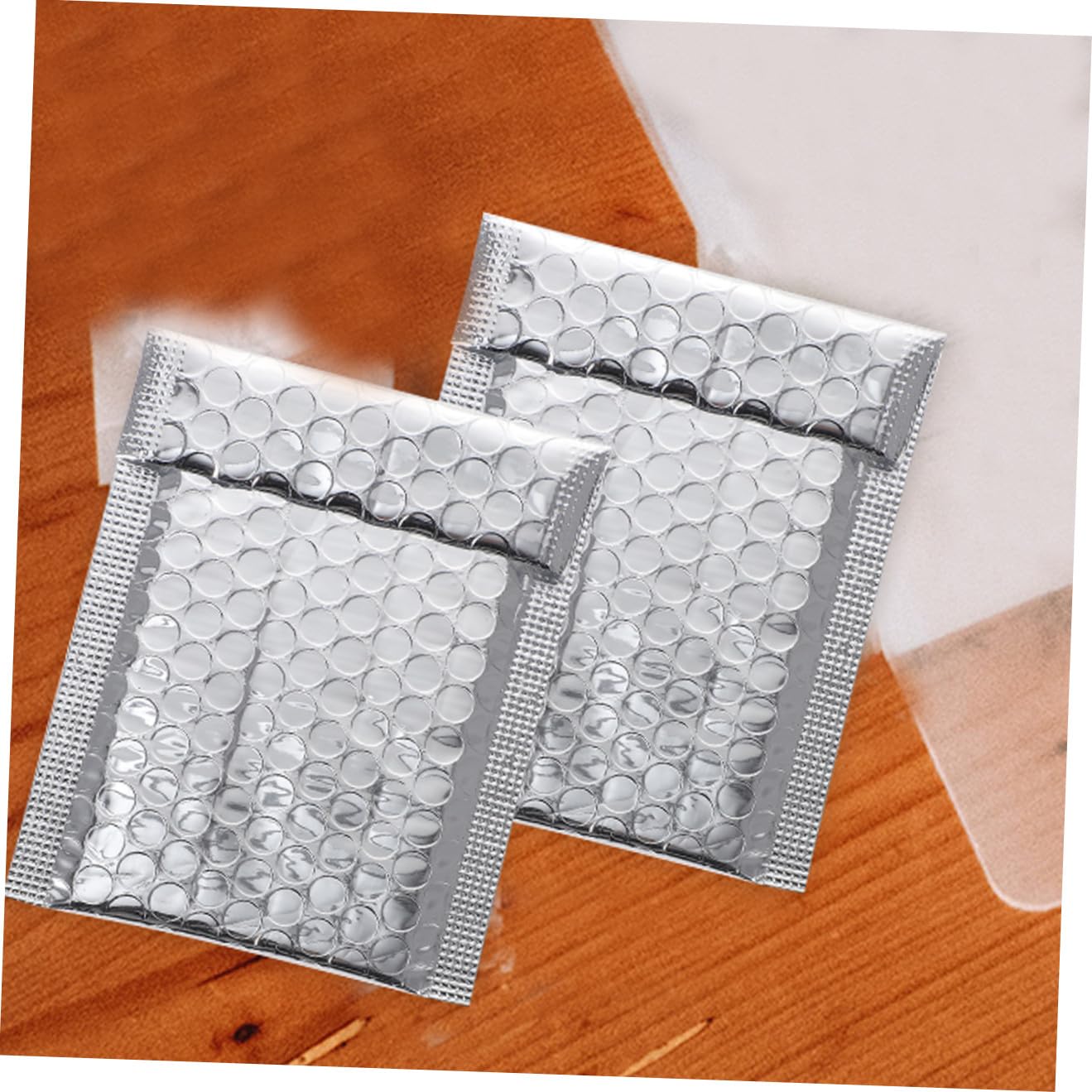 PACKOVE Lot de 100 Enveloppes Matelassées Argentées en Aluminium 110x130 40 Mm, Auto-adhésives, Protection Bulles pour Expédition, Emballage Colis, Résistantes et Sécurisées pour Bureau