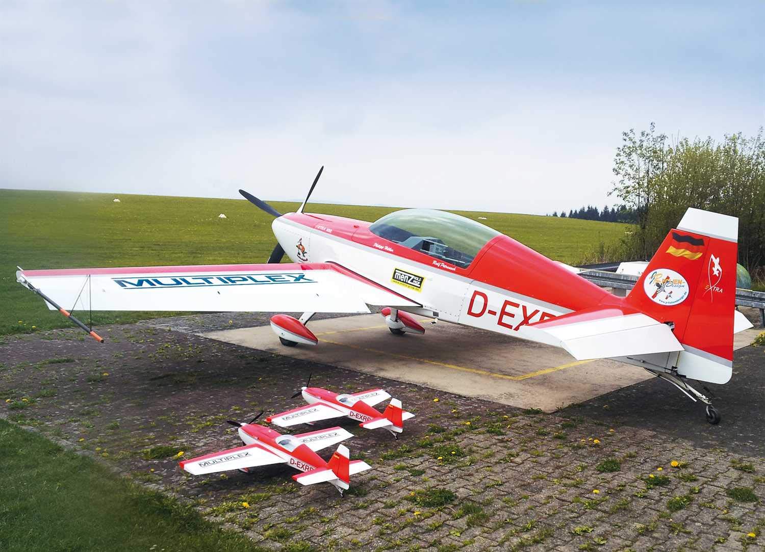 MULTIPLEX EXTRA 300S RR 100% FERTIG GEBAUT MIT ANTRIEB UND SERVOS, AUS ELAPOR