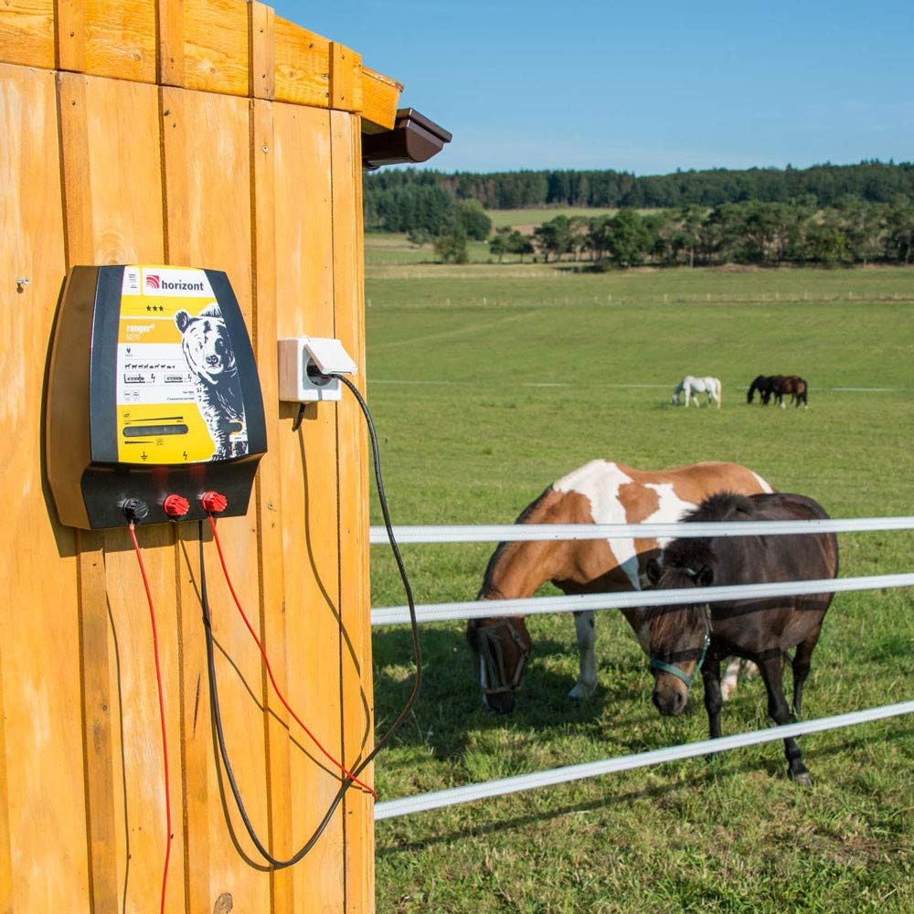 أقرب view of HORIZONT Ranger N270 energizer installed and connected to an electric fence