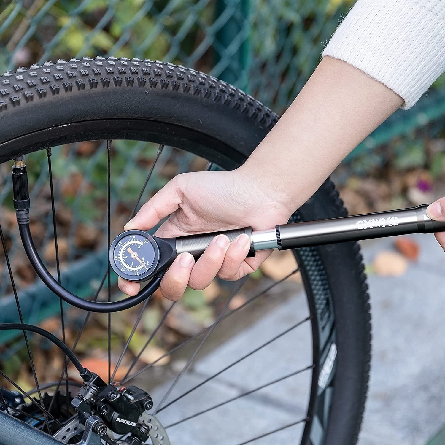 CXWXC Pompka rowerowa 120 PSI, wysokociśnieniowa pompka rowerowa z manometrem, do zaworów Presta i Schrader (czarna)