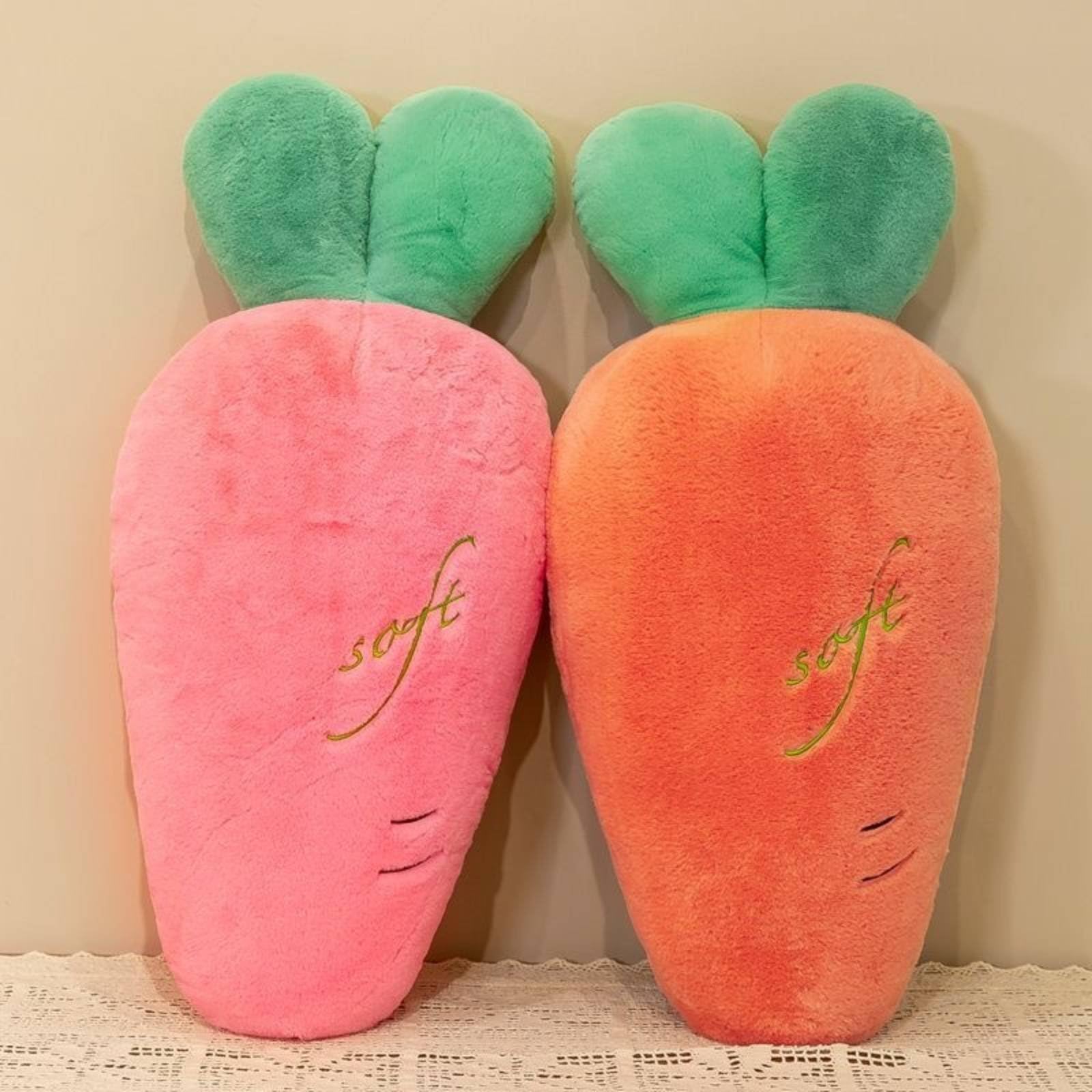 Karotten Plüschtier weich Möhren Schnuffelkissen Geschenkidee Heimdekoration für Kinder, Kinderzimmer, Schlafzimmer, Rosa, 90cm