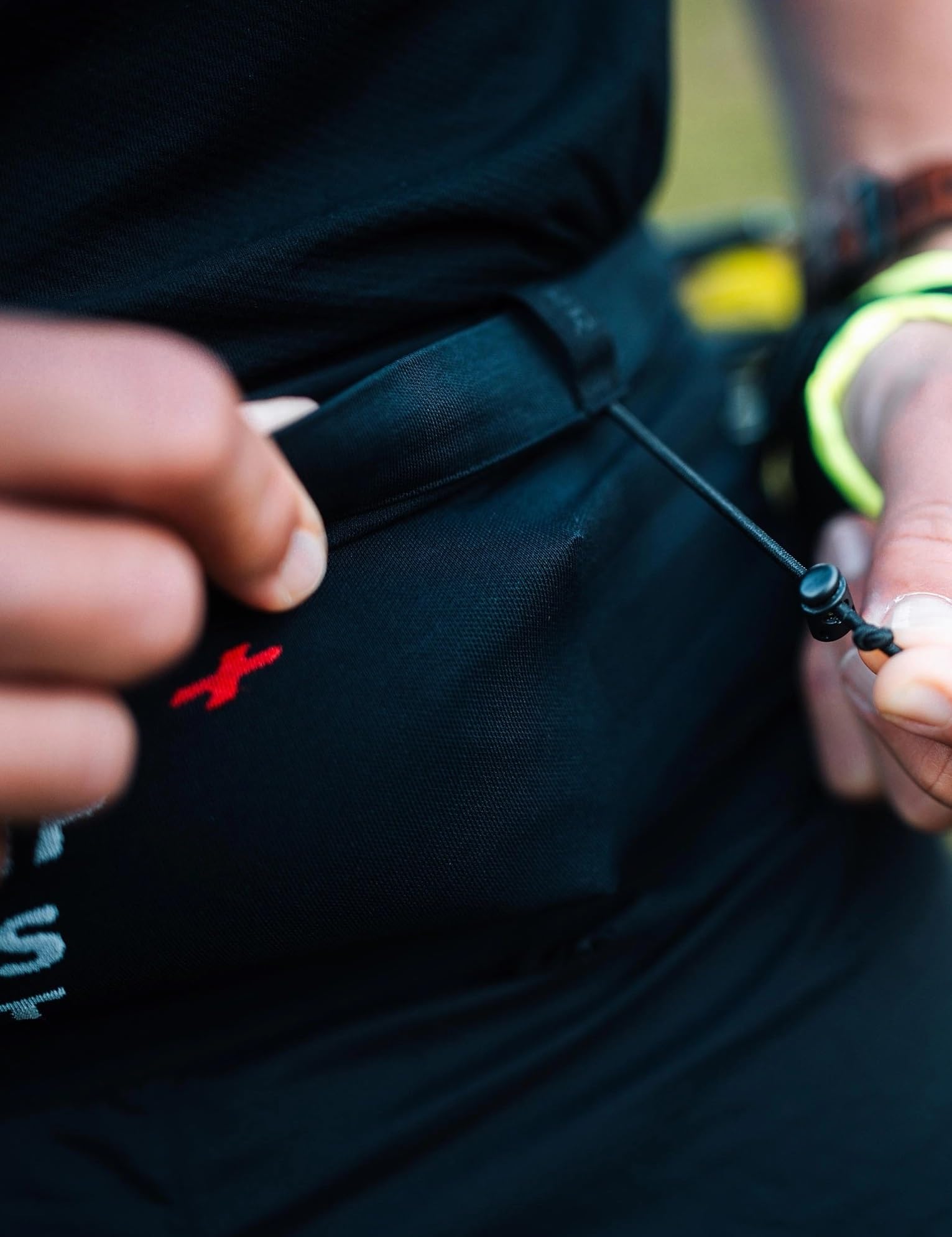 COMPRESSPORT Free Belt & Free Belt Pro Gürtel für Laufen, Radfahren, Klettern - Ultra-Leicht - Sehr Atmungsaktiv - Weiche Fasern - Kein Wackeln
